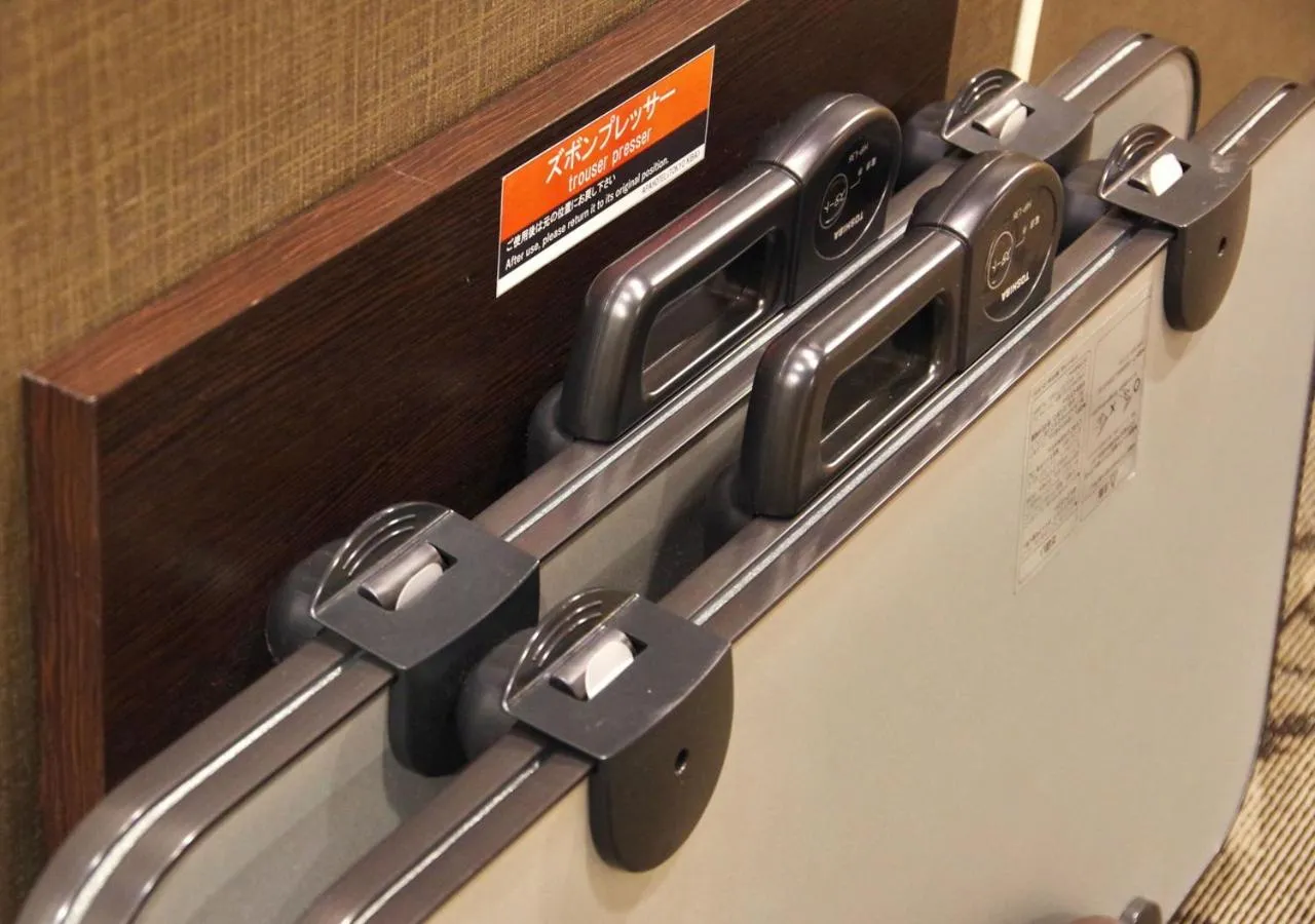 trouser press in APA Hotel Tokyo Kiba
