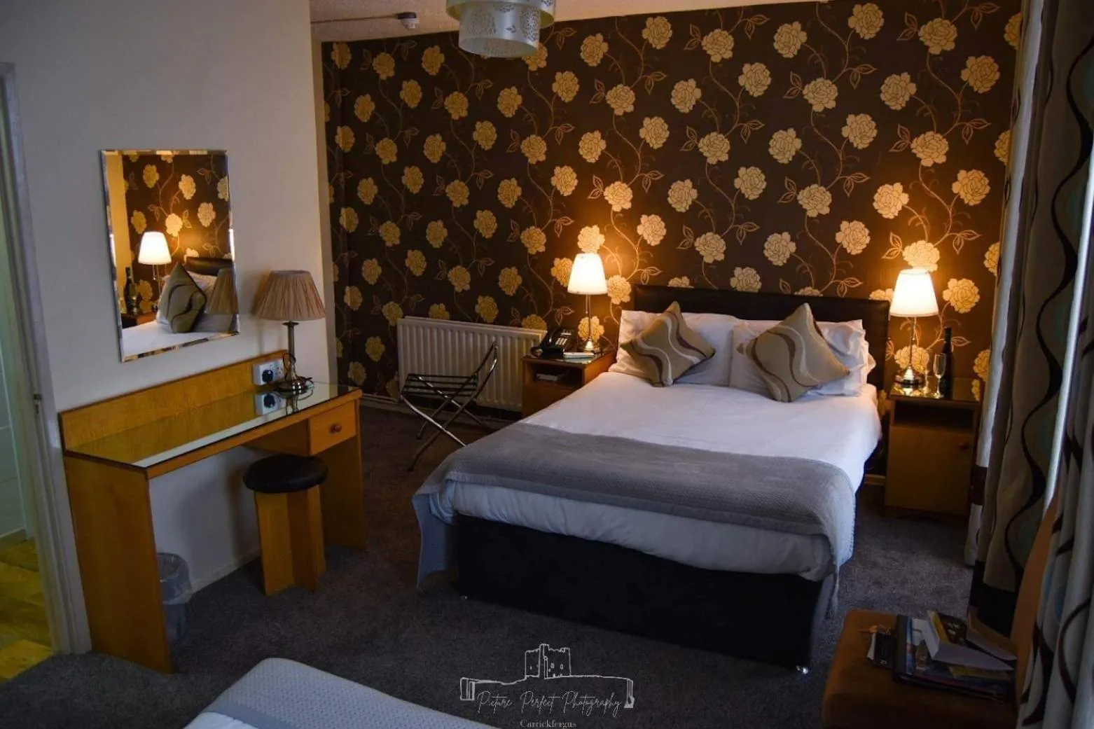 Family, Bed in Dobbins Inn