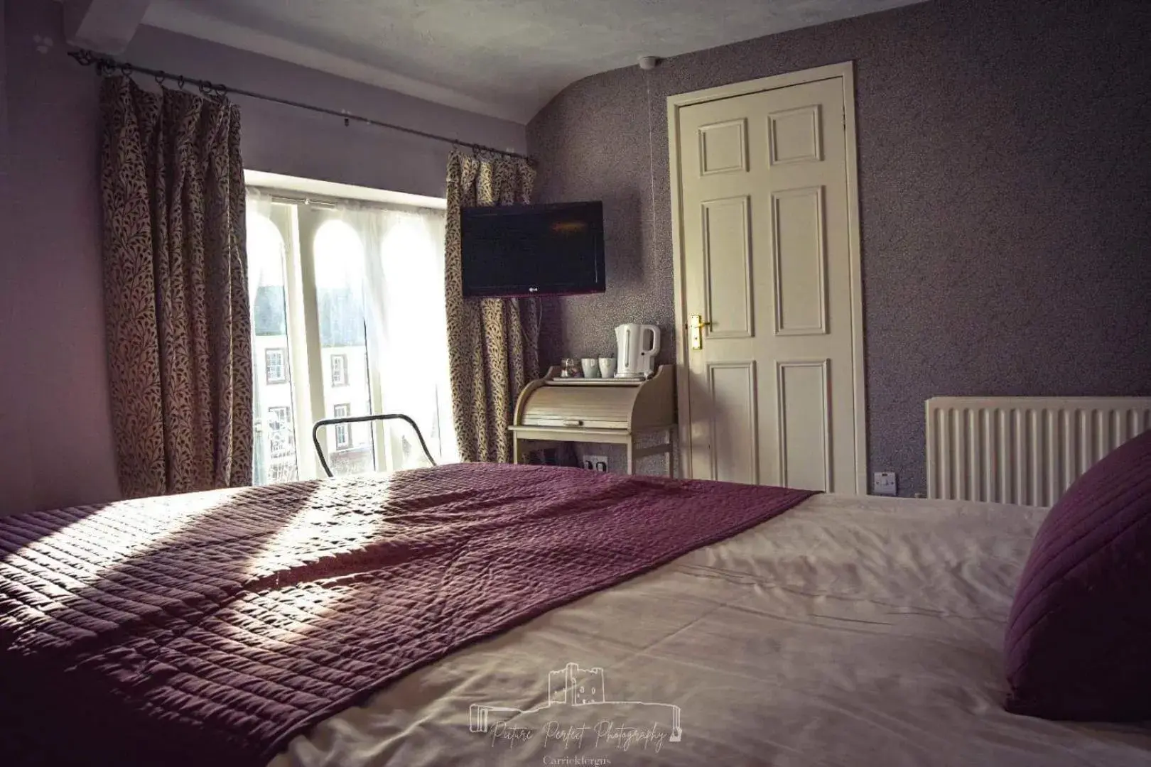 Double Room in Dobbins Inn Double Room in Dobbins Inn