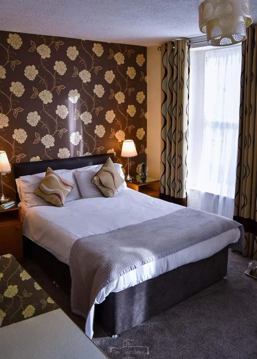 Family, Bed in Dobbins Inn