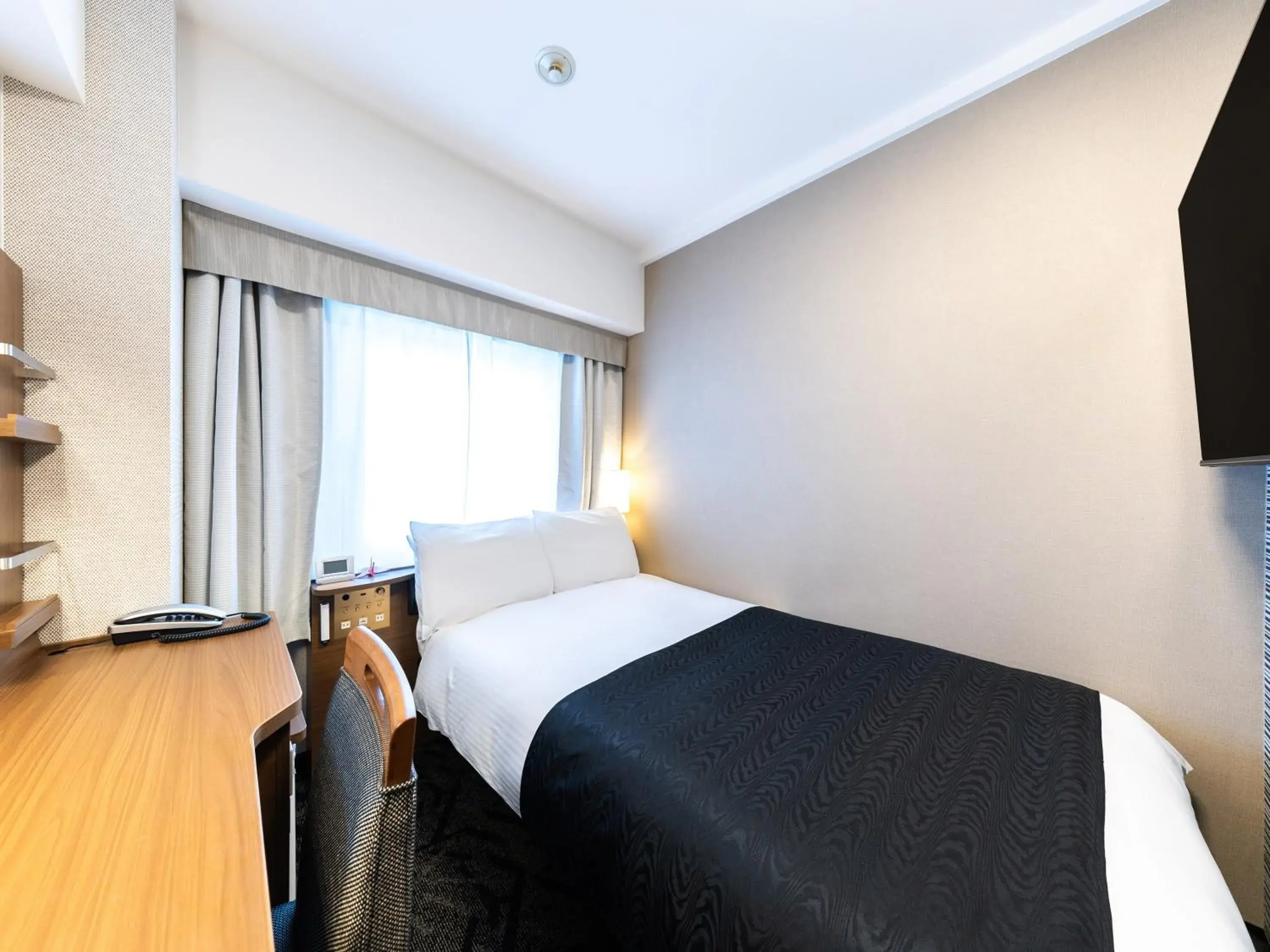 Photo of the whole room, Bed in APA Hotel Tennoji Ekimae Photo of the whole room, Bed in APA Hotel Tennoji Ekimae