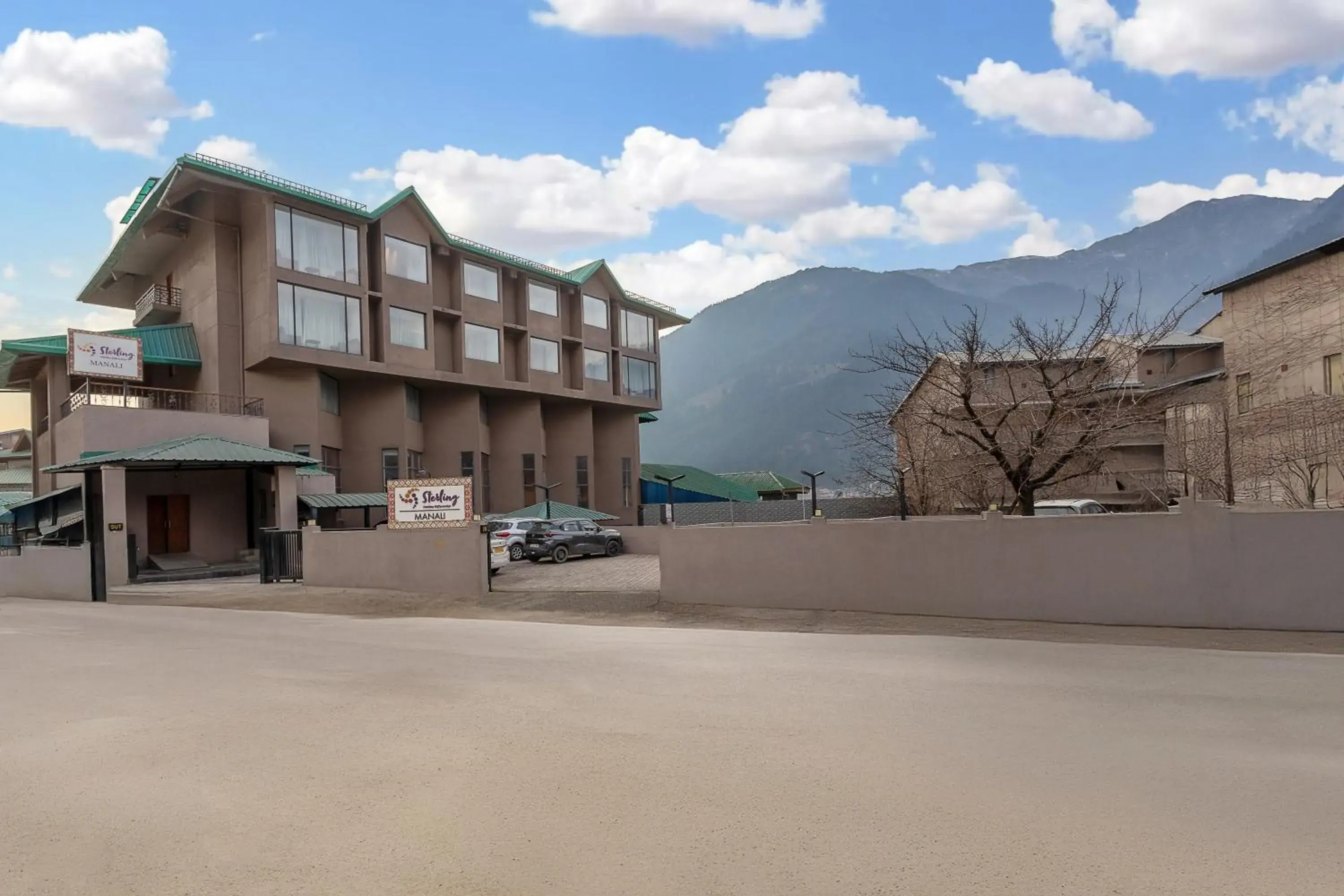 Property building in Sterling Manali Property building in Sterling Manali
