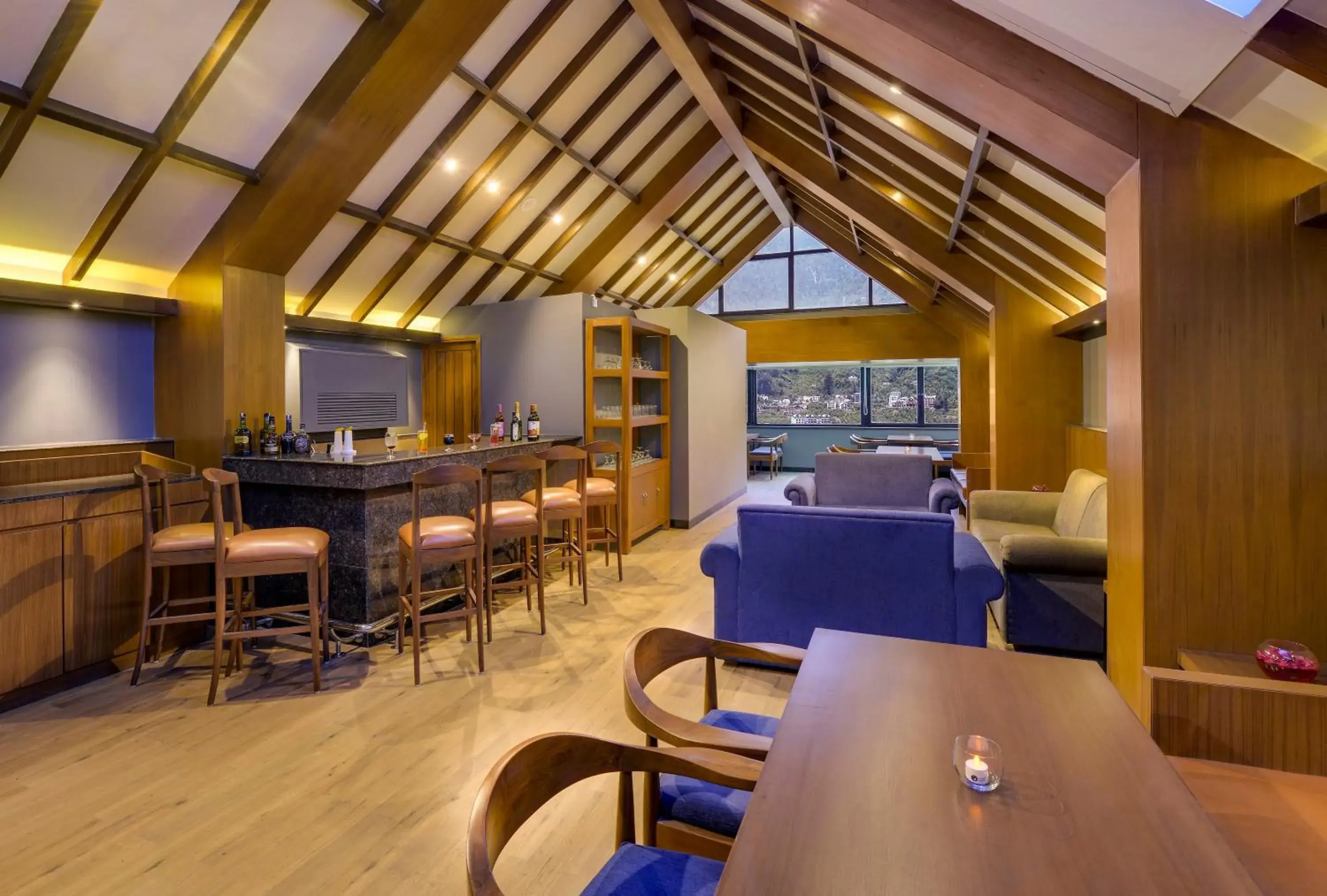 Lounge or bar in Sterling Manali Lounge or bar in Sterling Manali