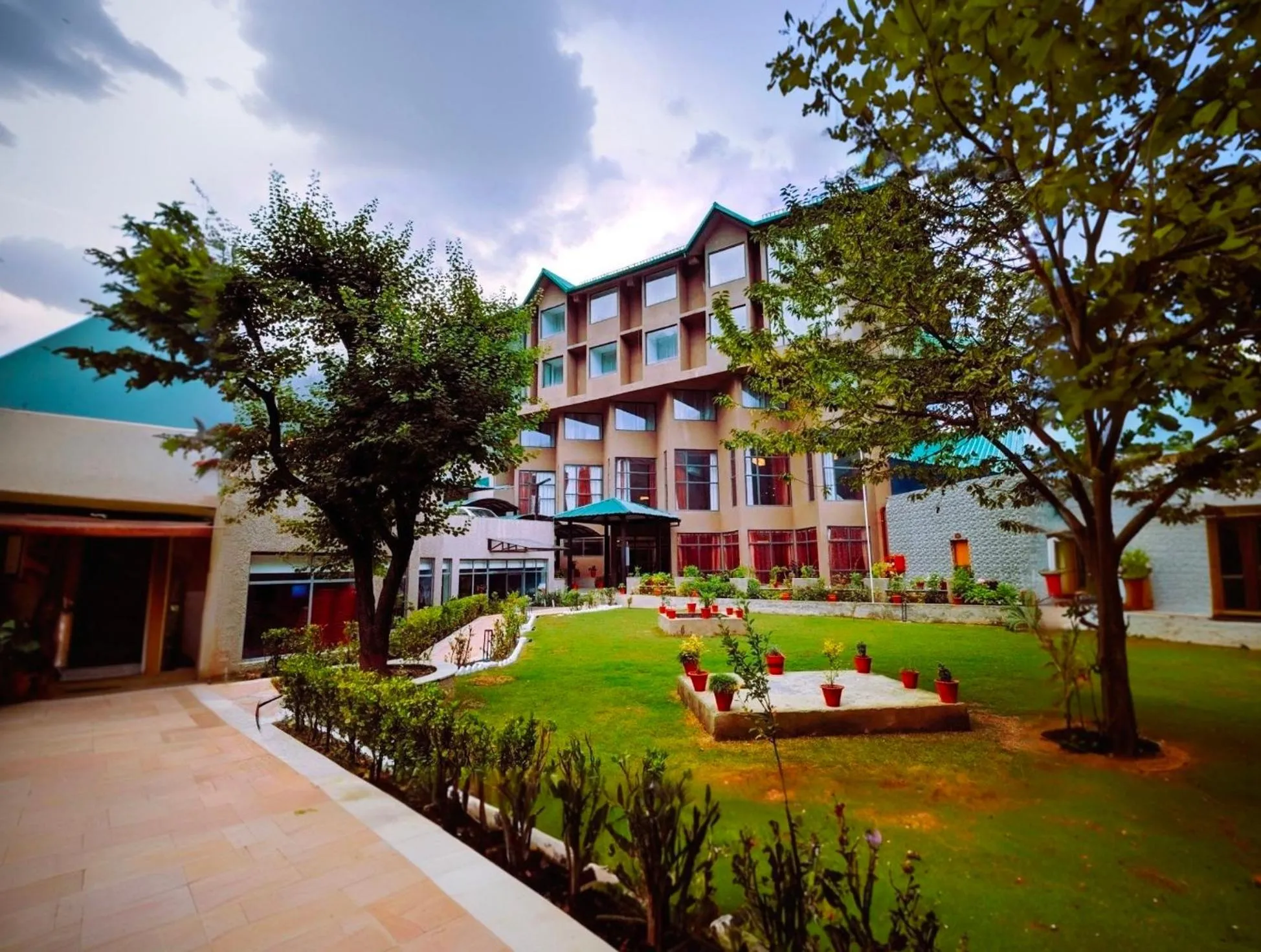 Facade/entrance in Sterling Manali