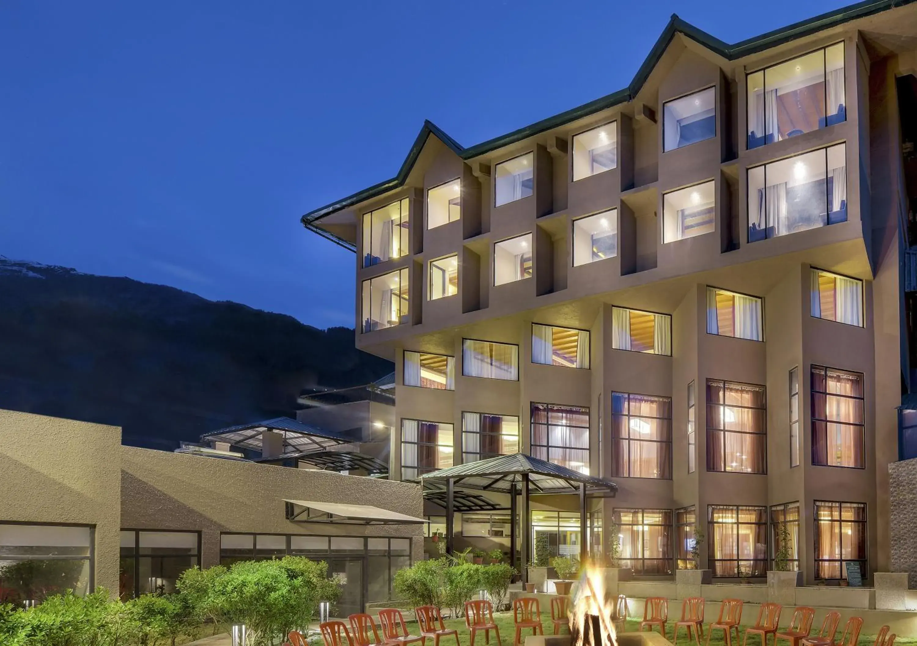 Property building in Sterling Manali Property building in Sterling Manali