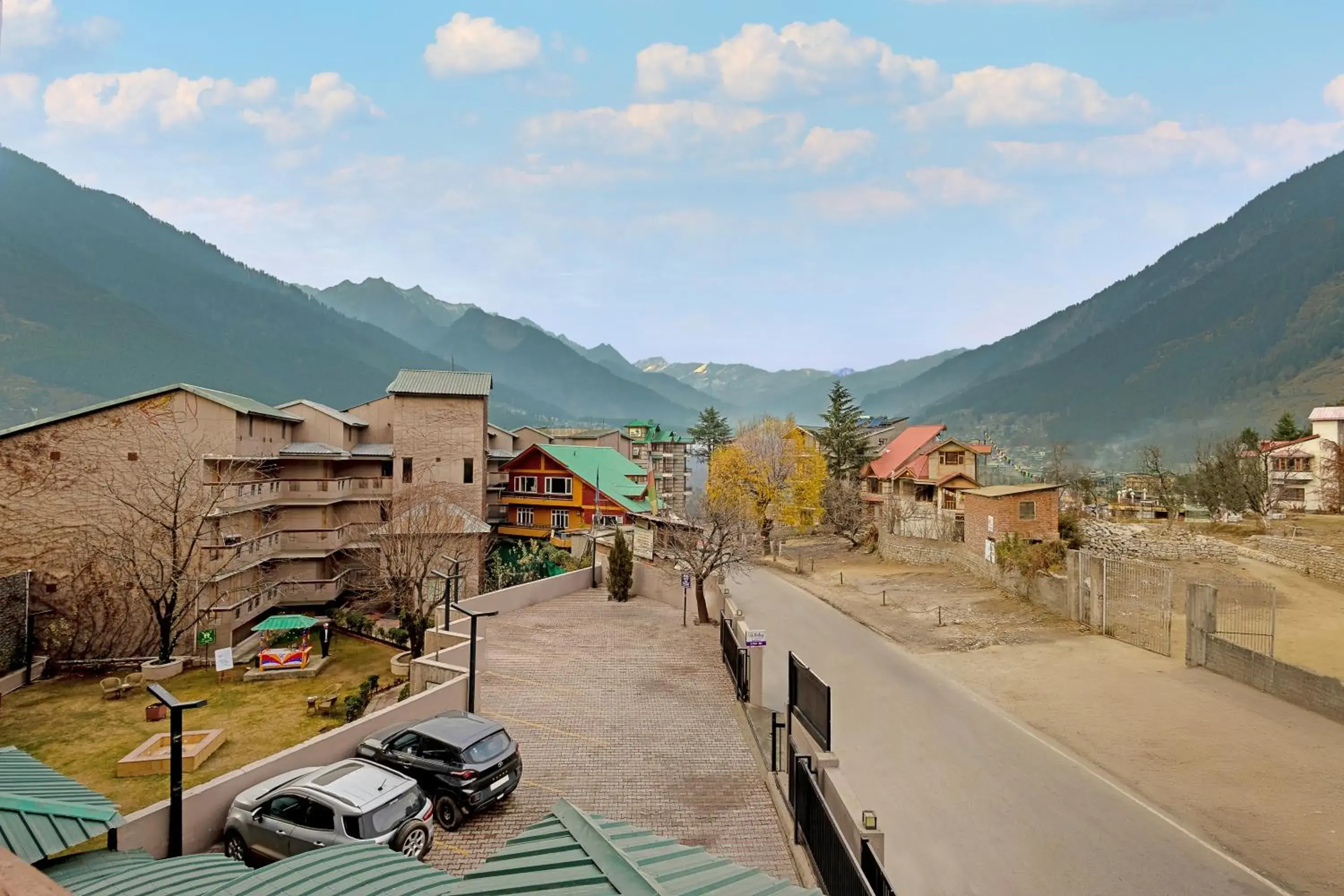 Street view in Sterling Manali Street view in Sterling Manali
