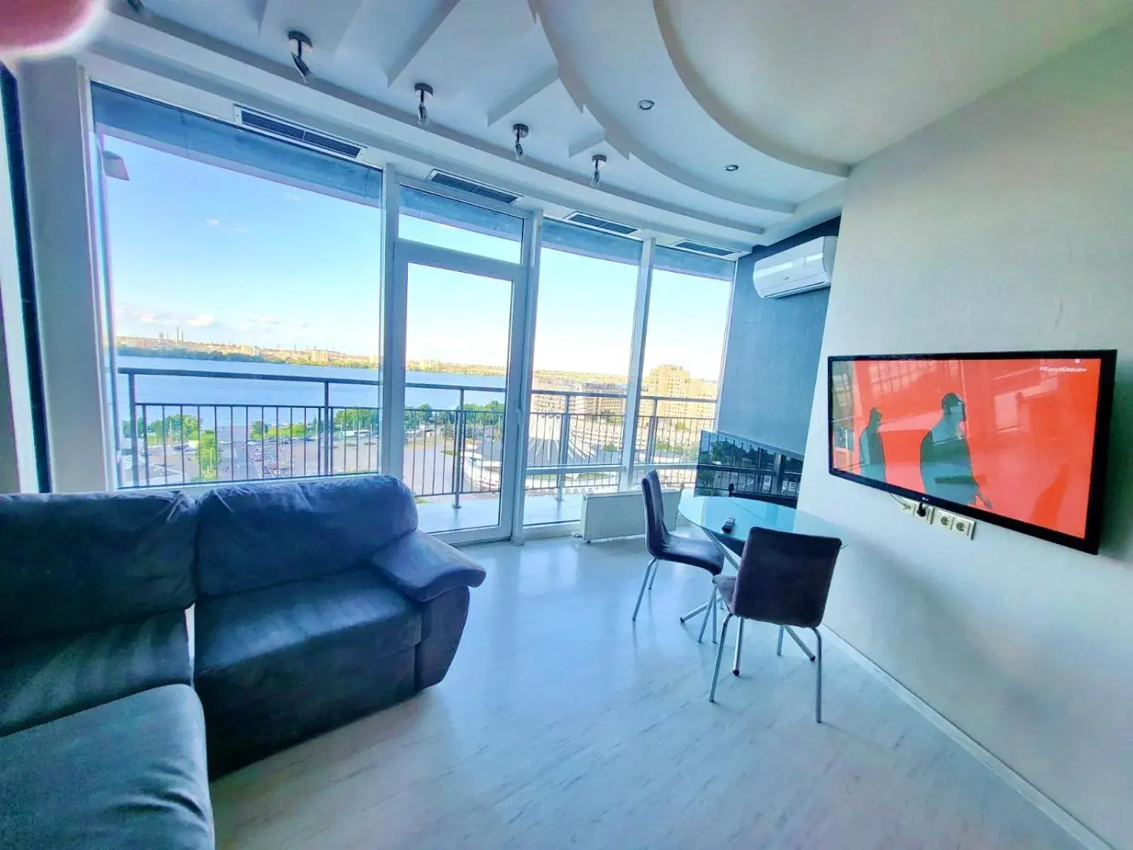 Superior One-Bedroom Apartment with Balcony and River View in Most City Apart-Hotel Superior One-Bedroom Apartment with Balcony and River View in Most City Apart-Hotel