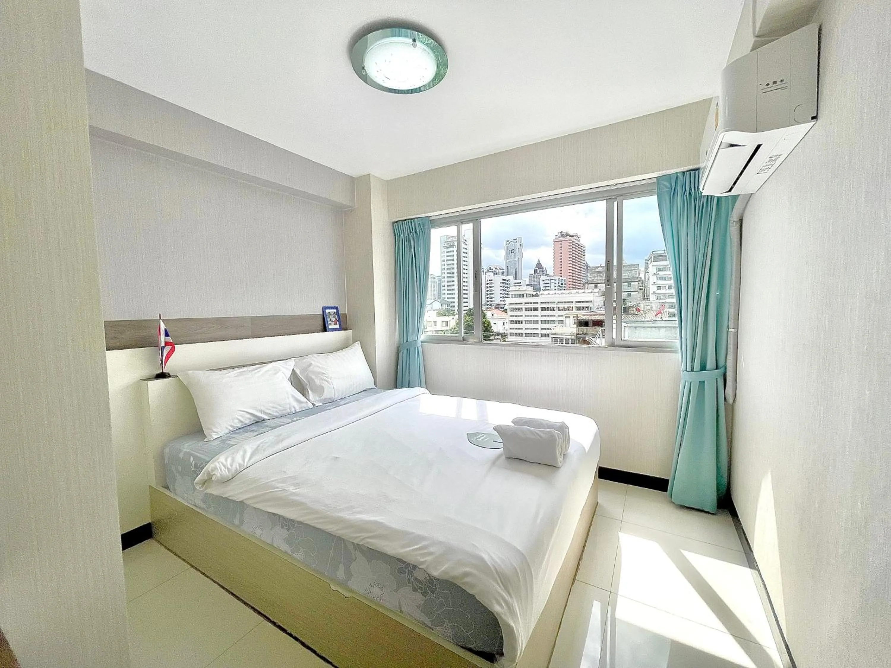 Bedroom, Bed in Baan Sabai Rama IV Apartment