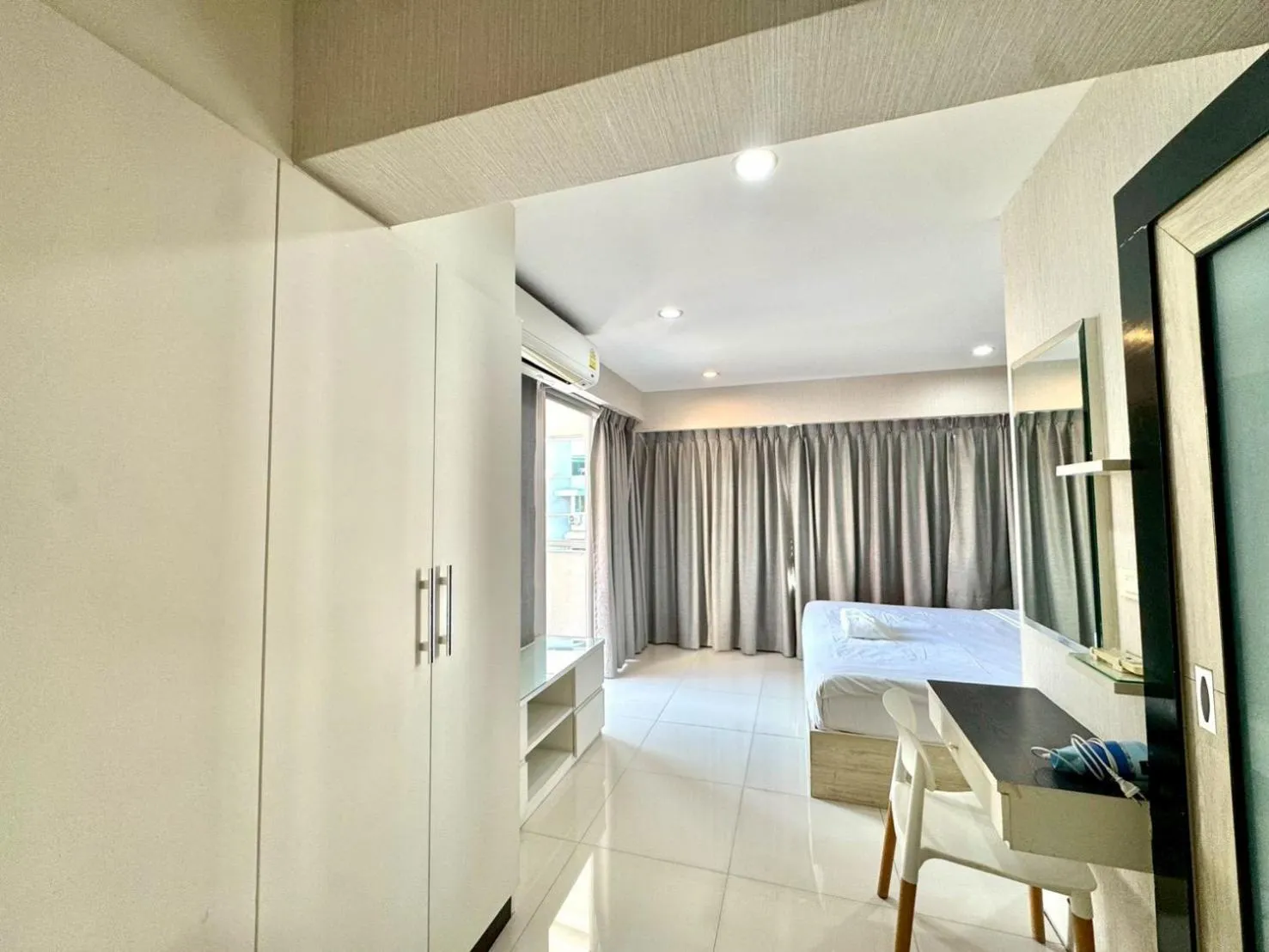 Bedroom, Bed in Baan Sabai Rama IV Apartment