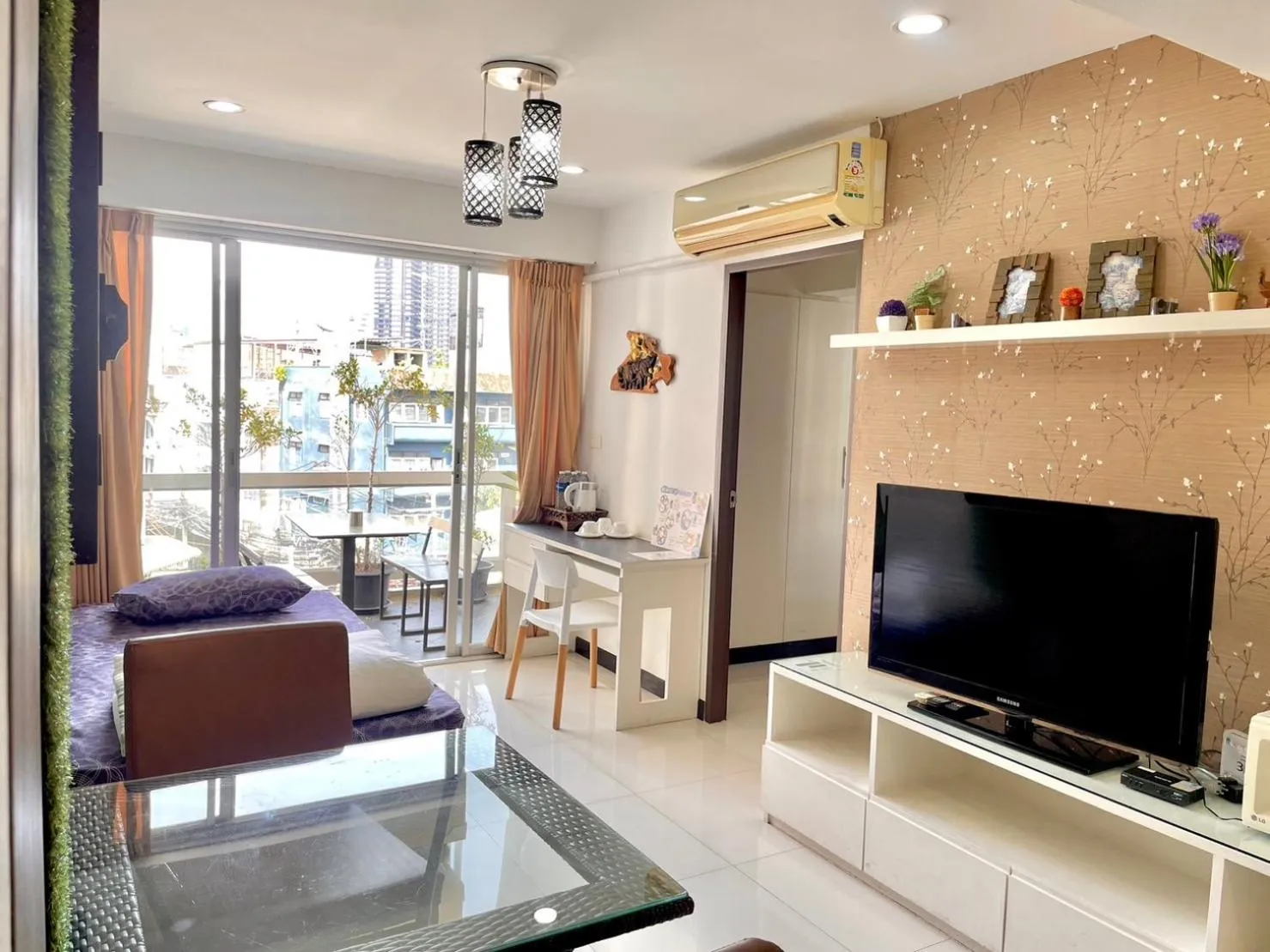 Living room in Baan Sabai Rama IV Apartment