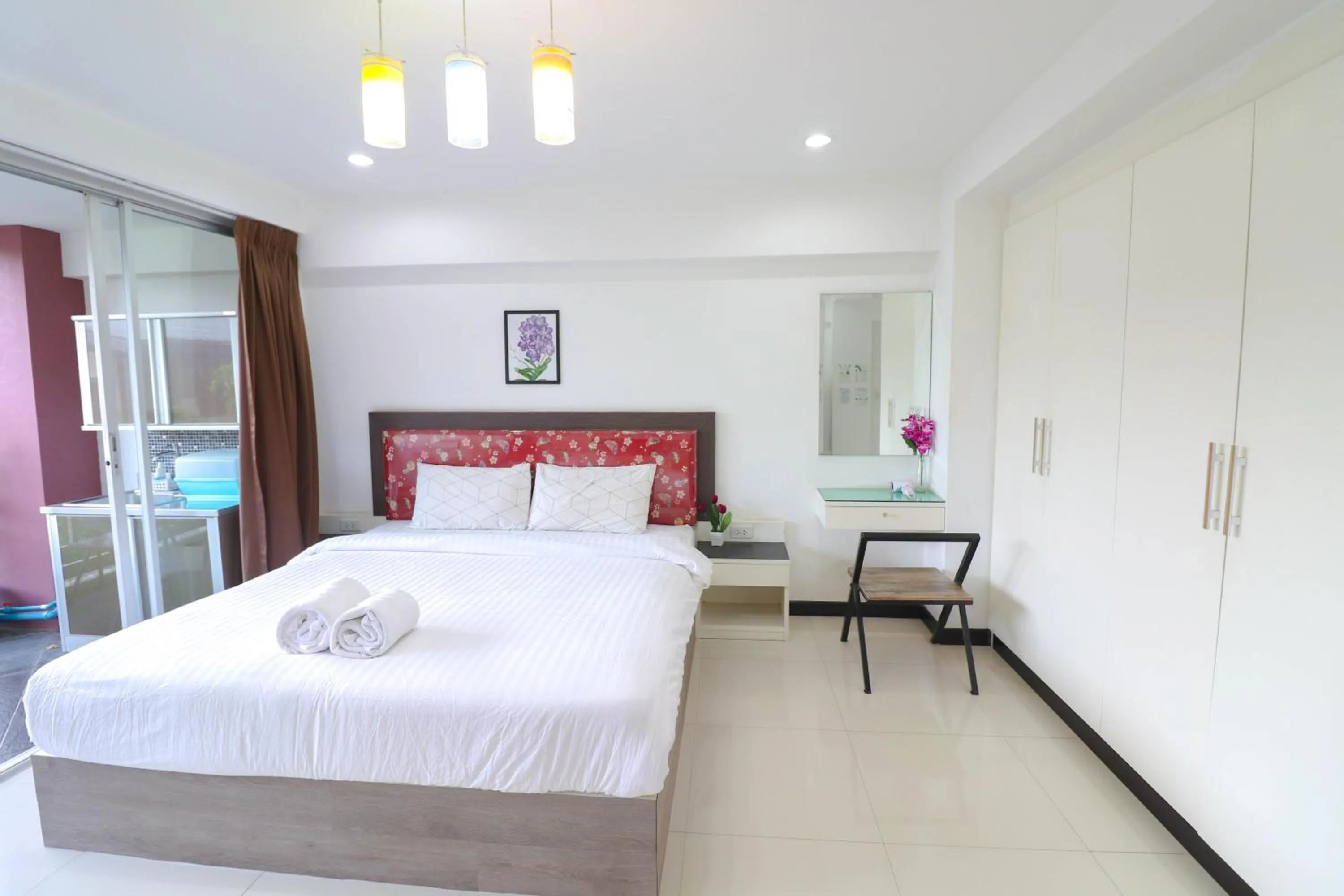 Bed in Baan Sabai Rama IV Apartment