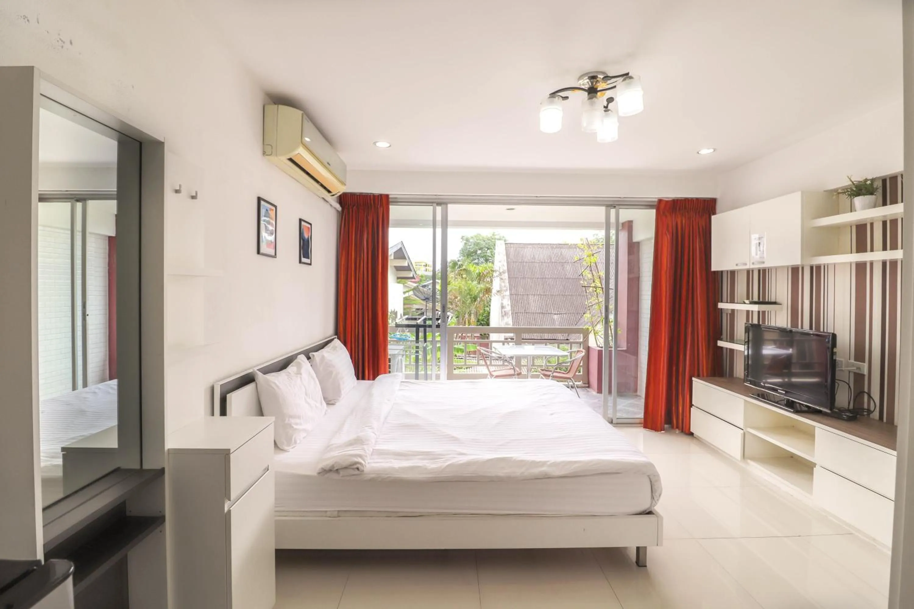 Bedroom, Bed in Baan Sabai Rama IV Apartment