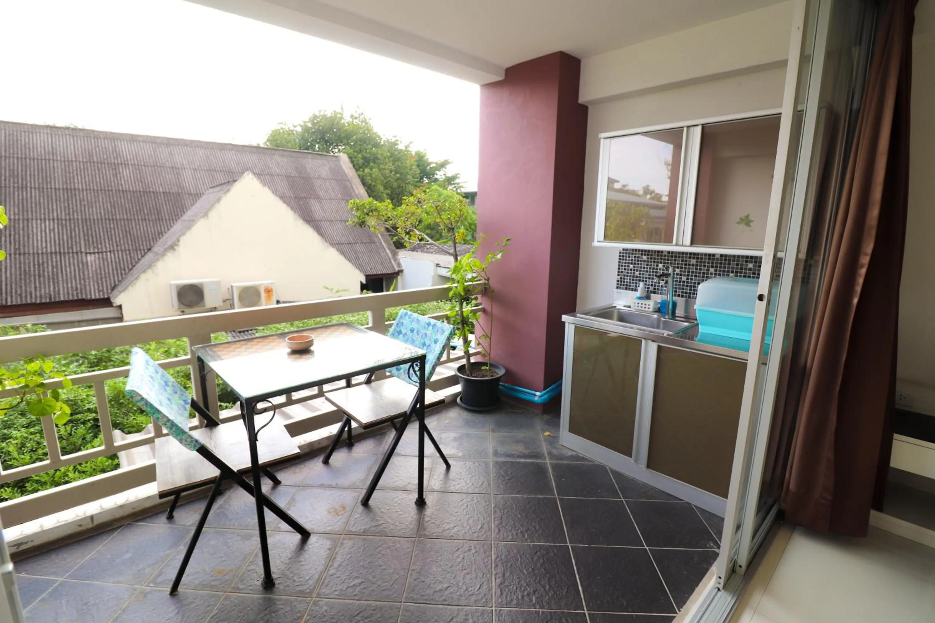 Kitchen or kitchenette in Baan Sabai Rama IV Apartment