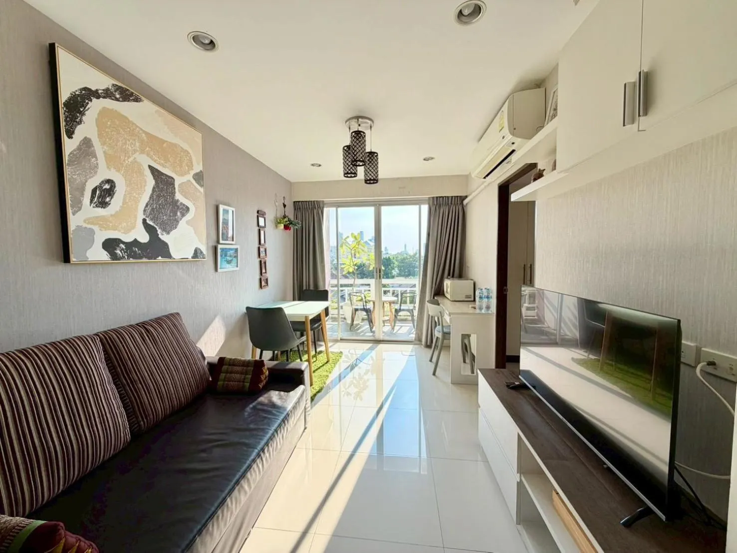 Living room in Baan Sabai Rama IV Apartment