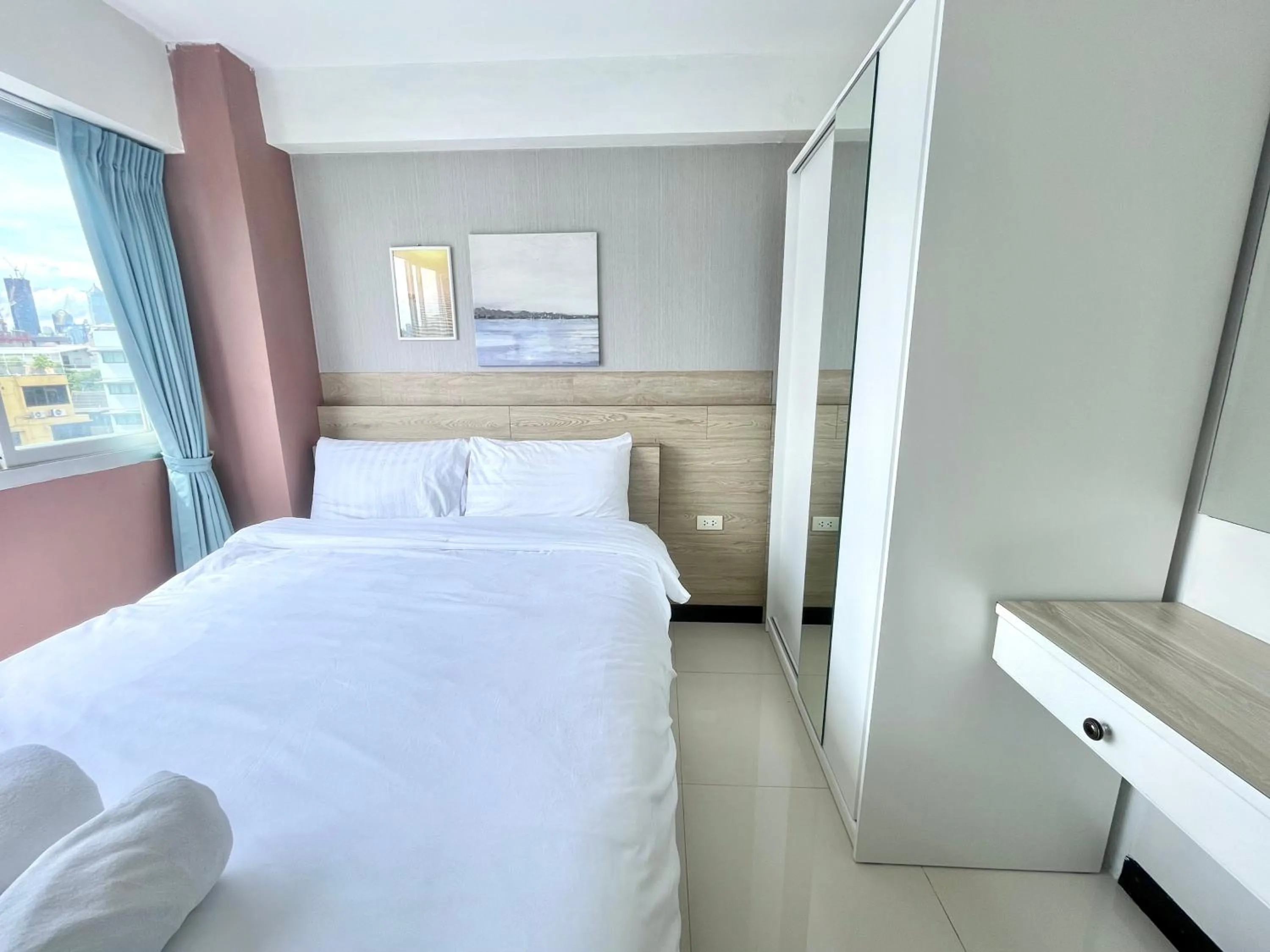 Bedroom, Bed in Baan Sabai Rama IV Apartment