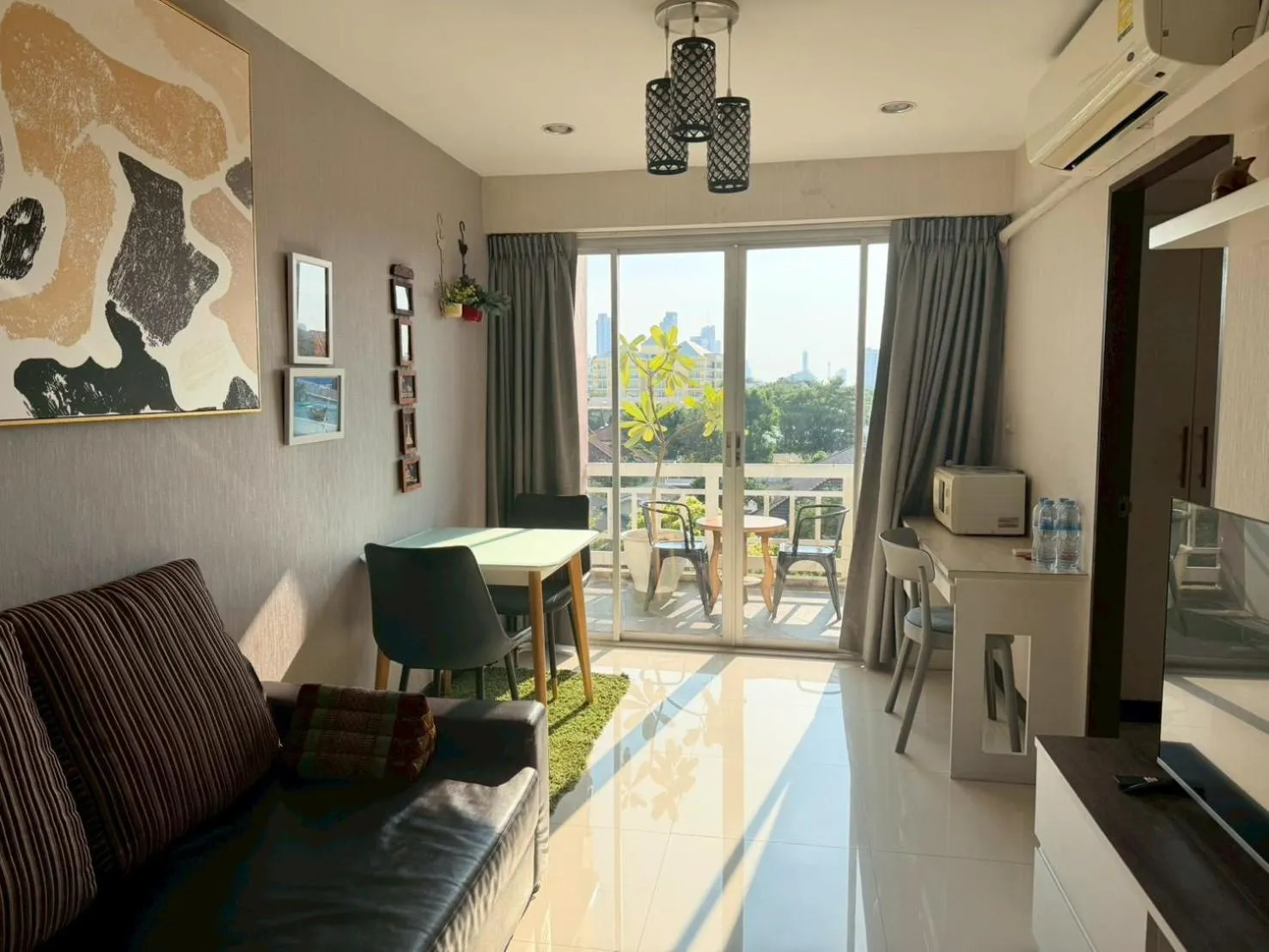 Living room in Baan Sabai Rama IV Apartment