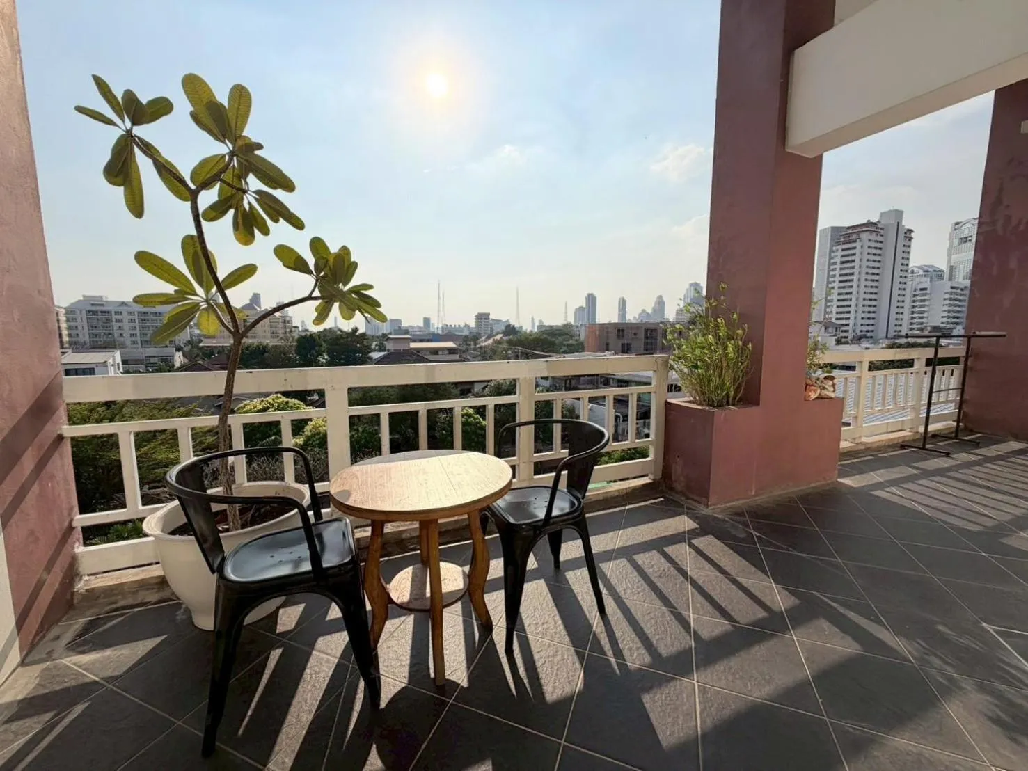 Balcony/Terrace in Baan Sabai Rama IV Apartment
