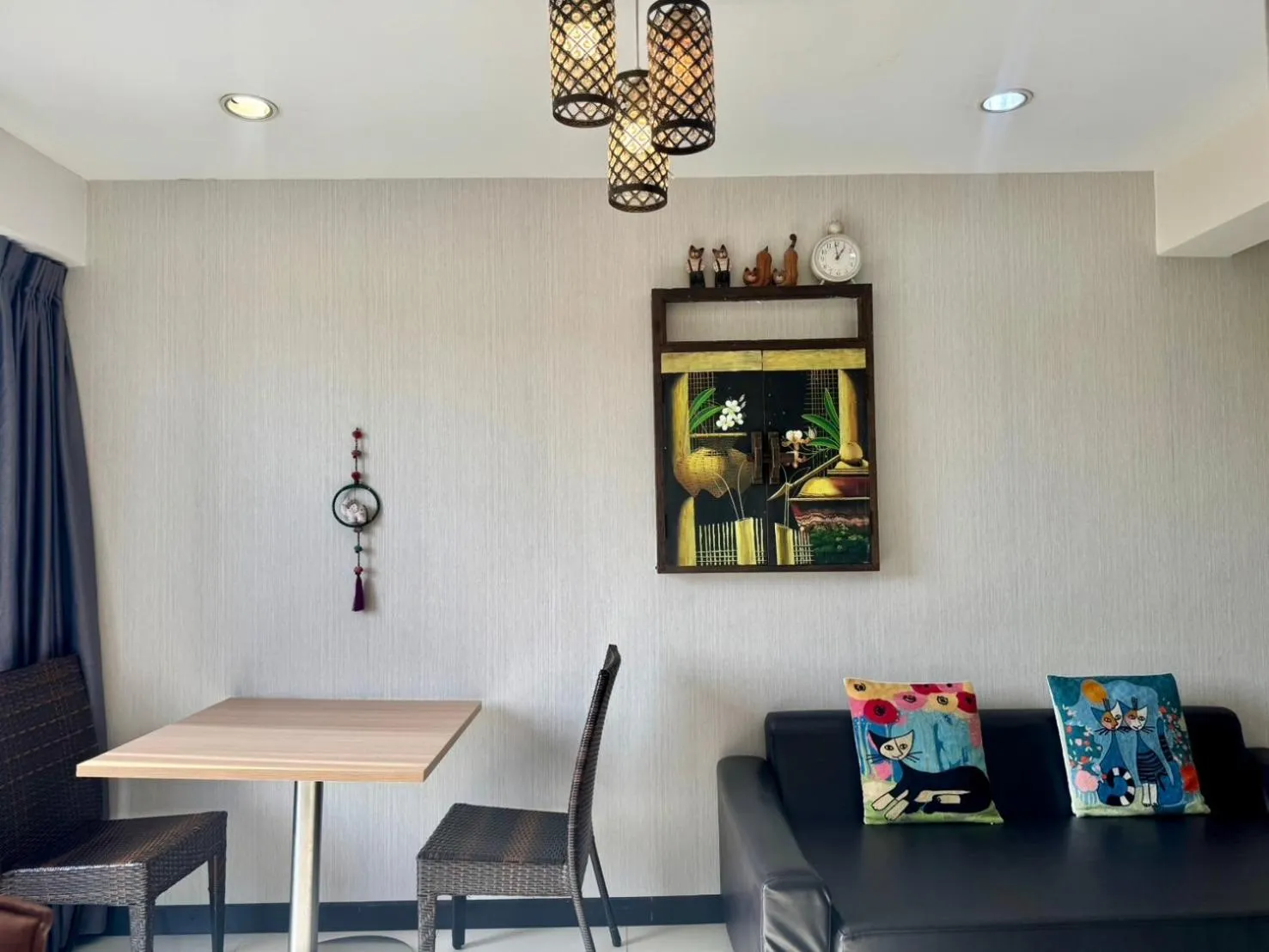 Living room in Baan Sabai Rama IV Apartment