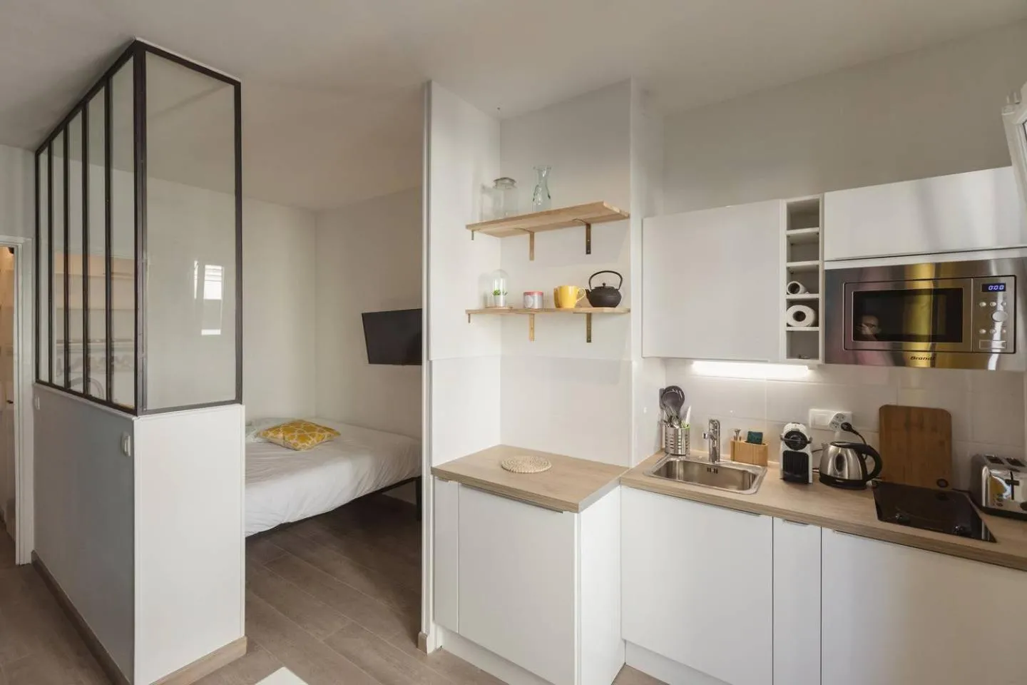 Bed in Nicelidays - Le Berlioz - city central - 7min from beaches