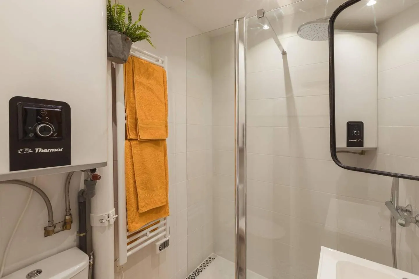 Shower in Nicelidays - Le Berlioz - city central - 7min from beaches