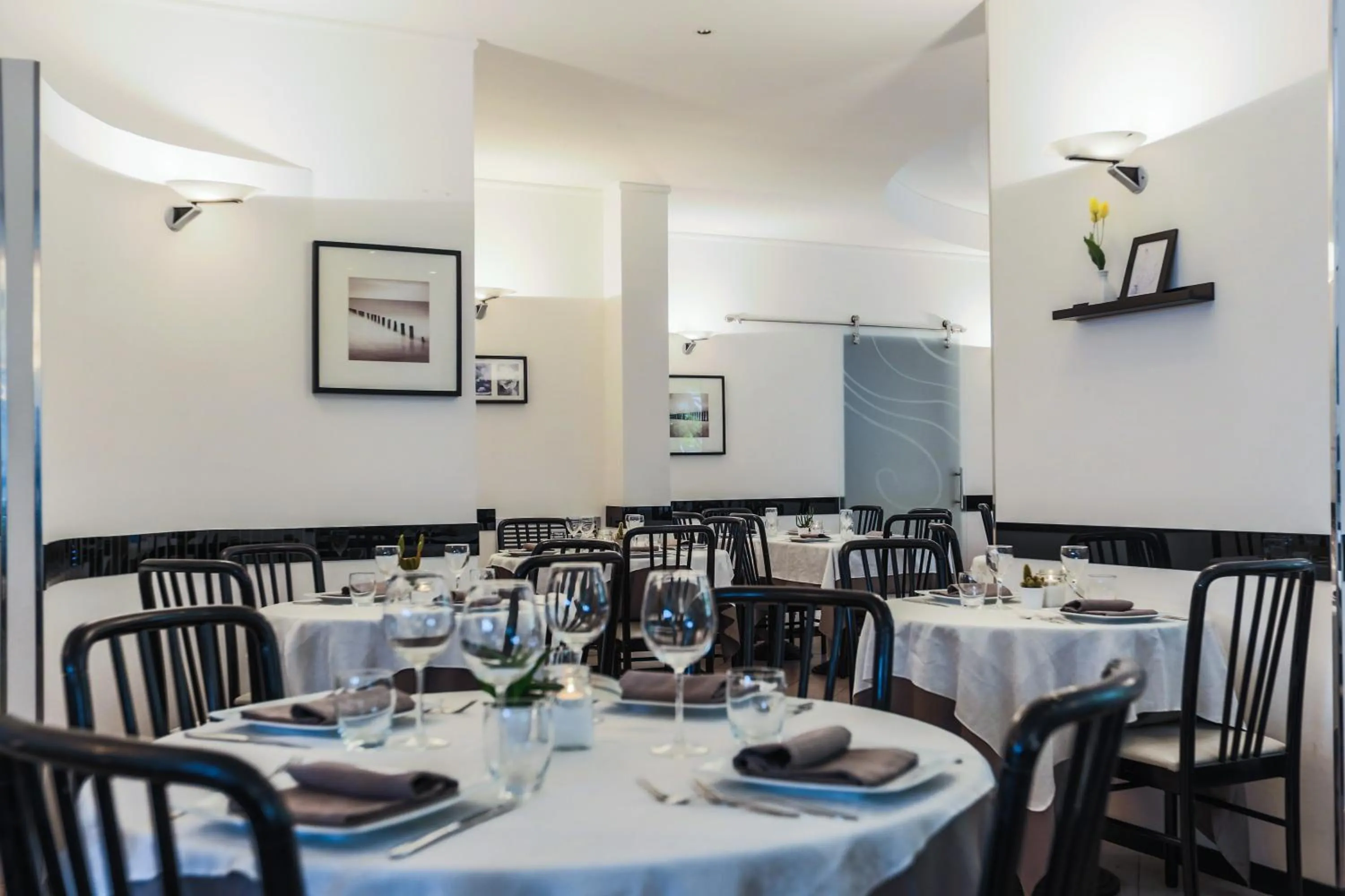Restaurant/places to eat in Hotel Aldebaran