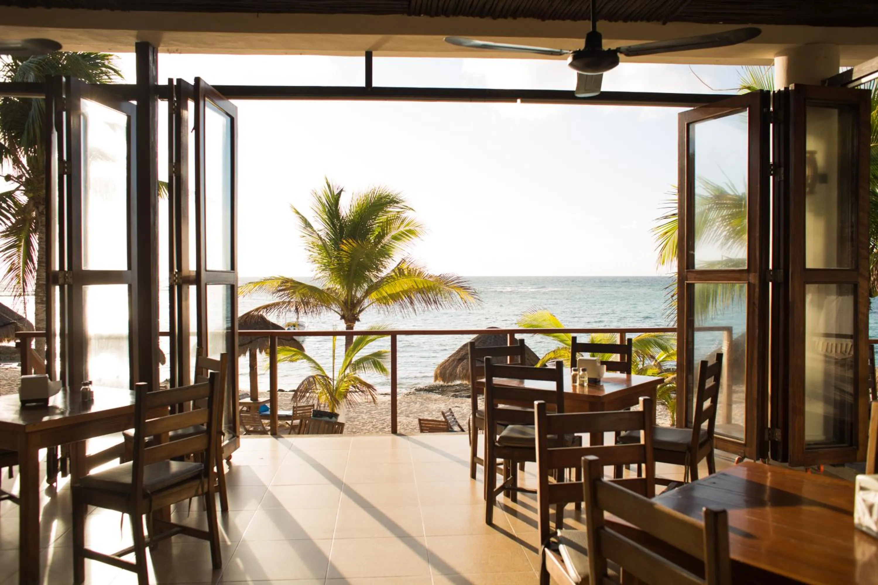 Restaurant/places to eat in Paamul Hotel