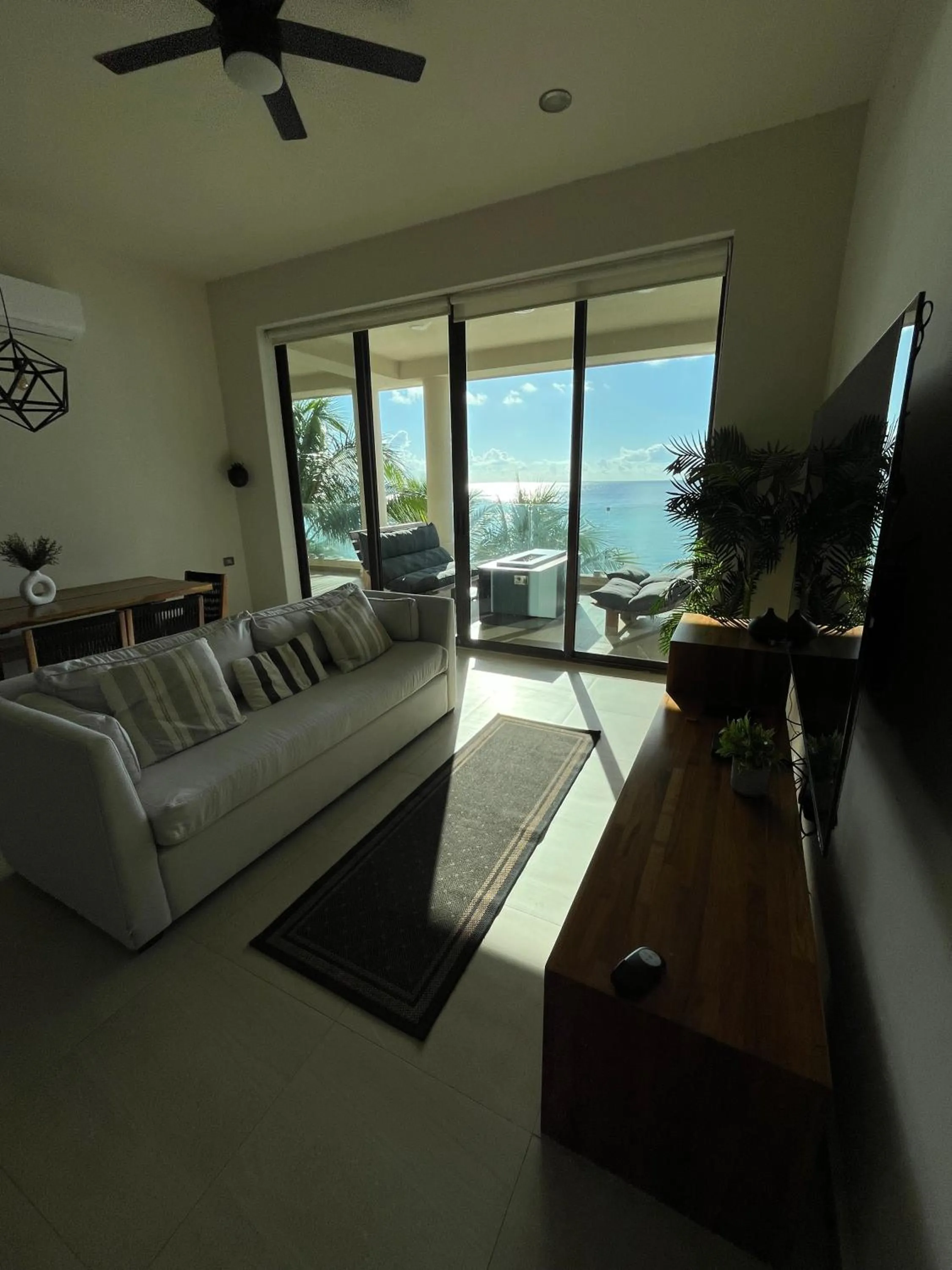 Communal lounge/ TV room, Bed in Paamul Hotel