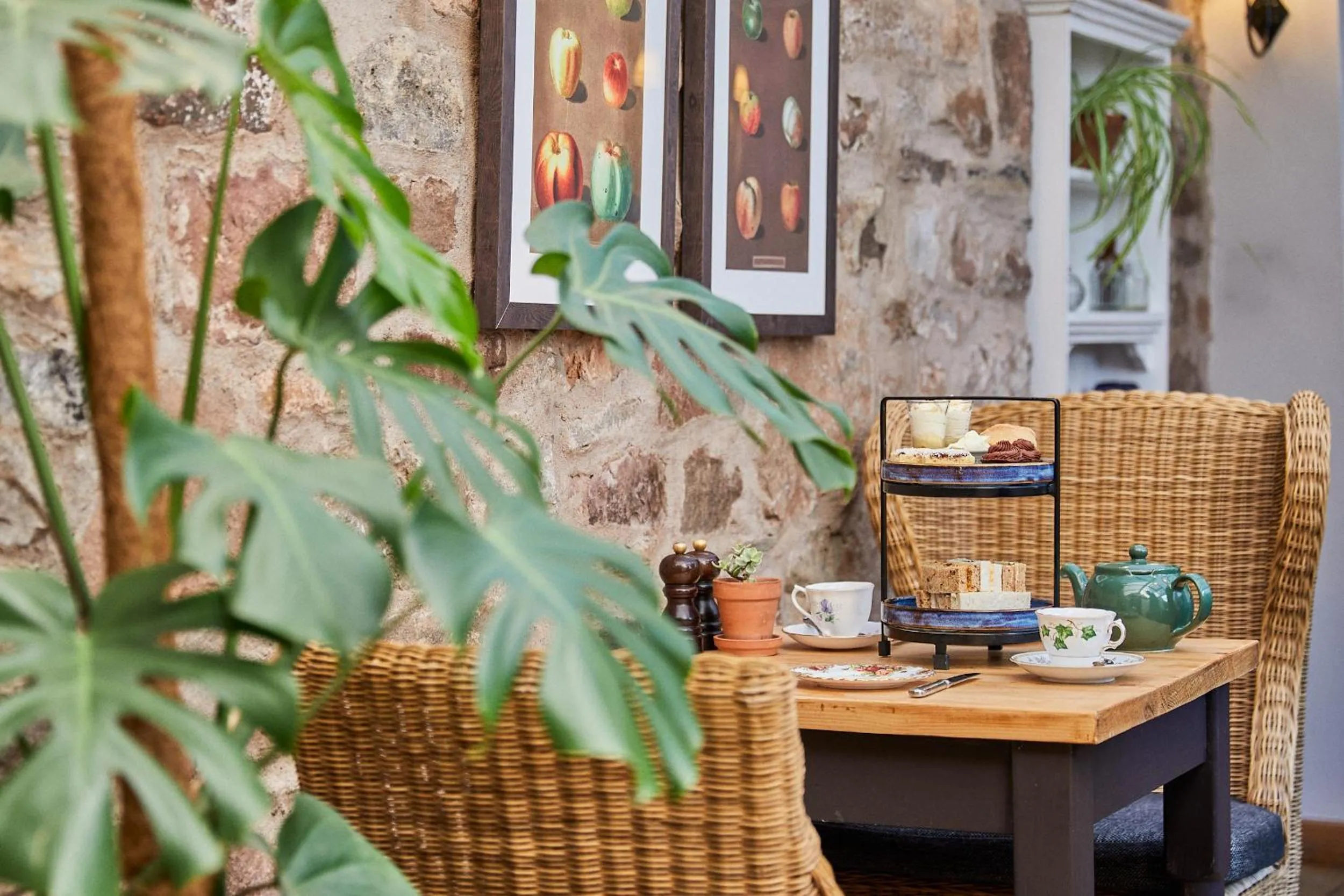 Restaurant/places to eat in Tudor Farmhouse Hotel