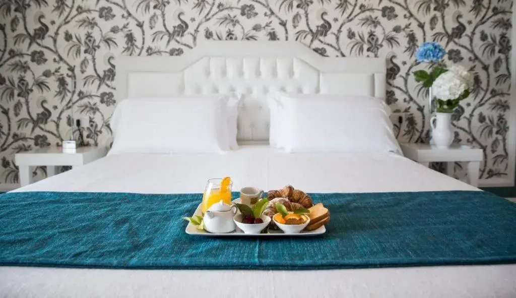 Bed in Bianco Riccio Suite Hotel Bed in Bianco Riccio Suite Hotel