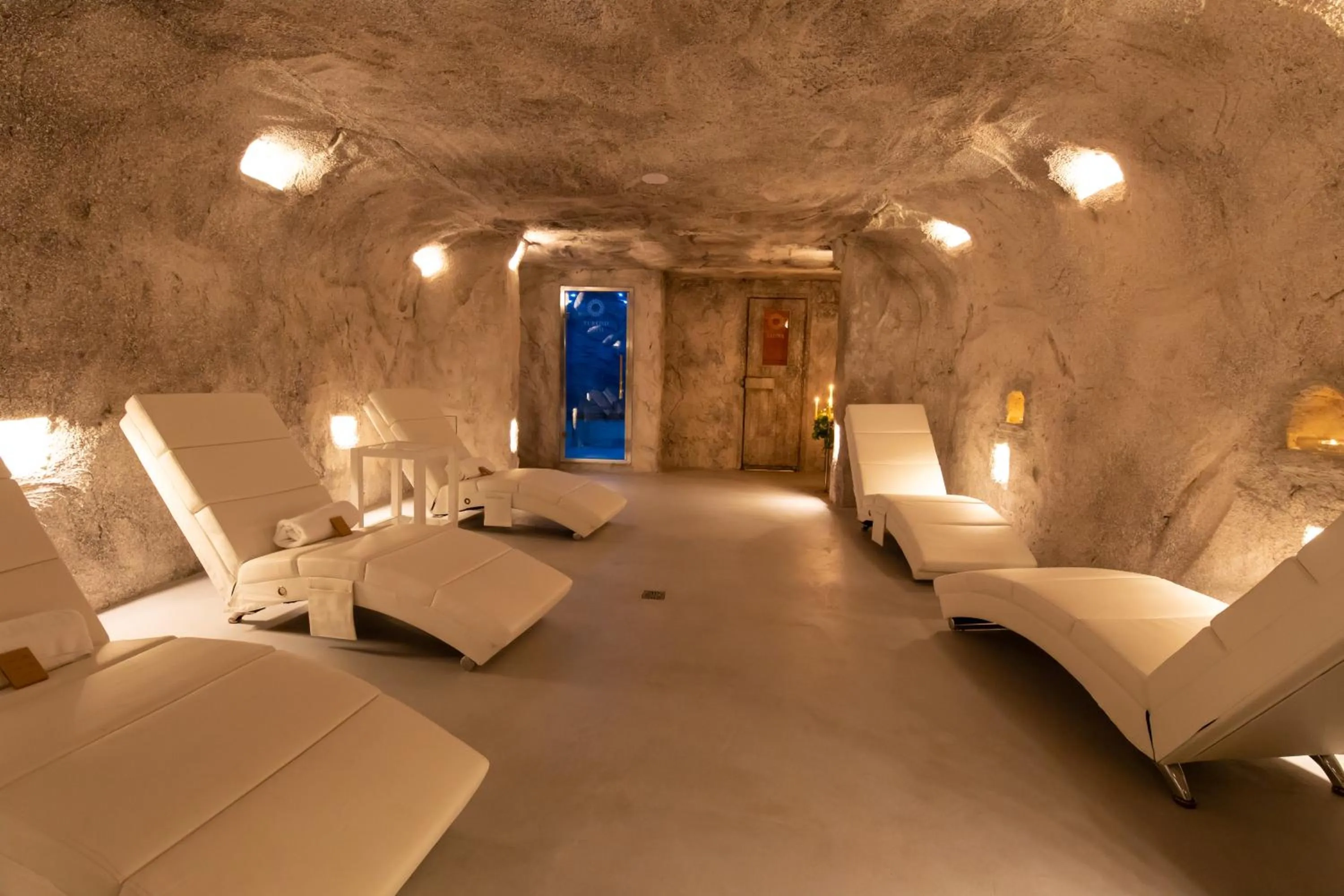 Massage in Bianco Riccio Suite Hotel