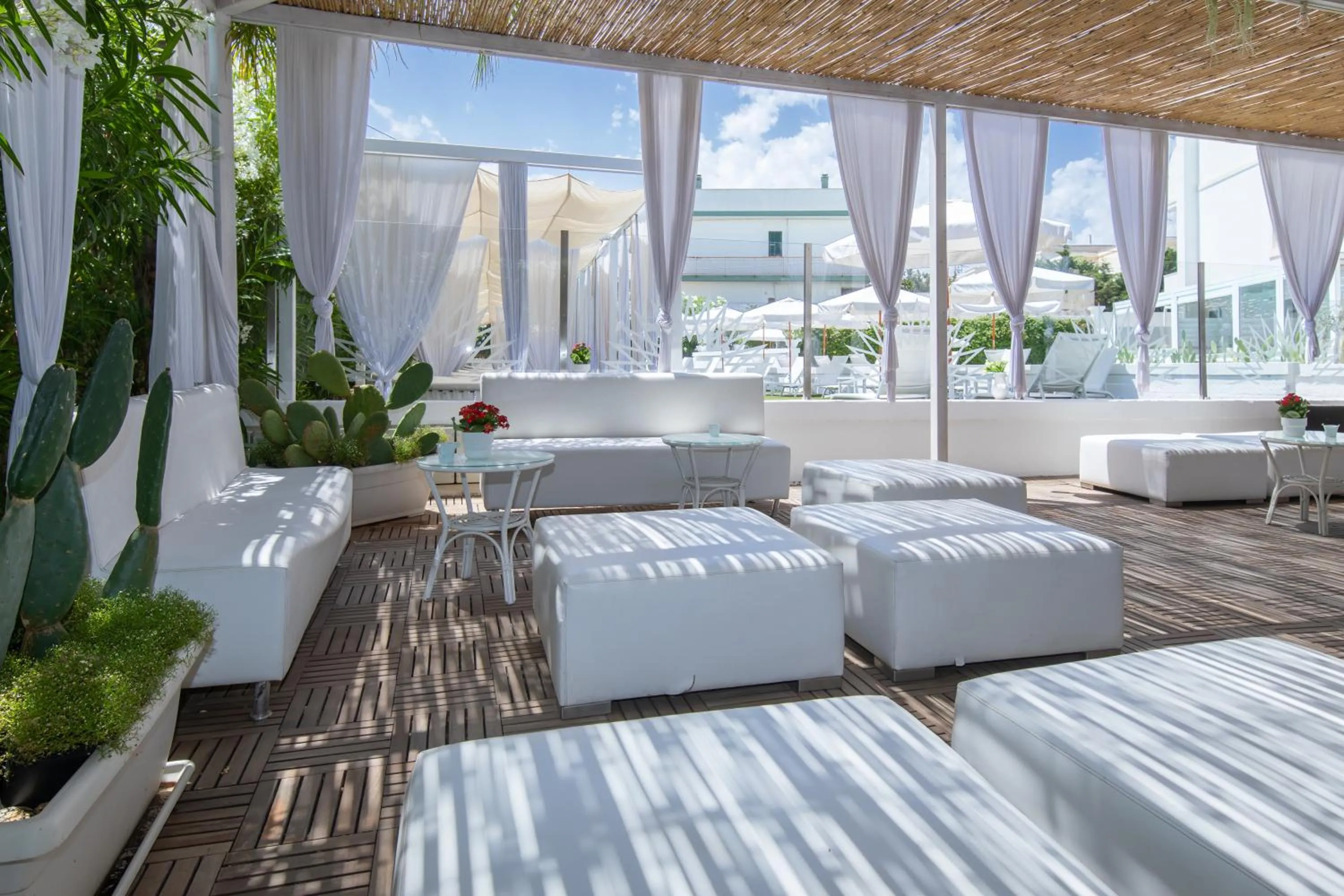 Swimming pool in Bianco Riccio Suite Hotel