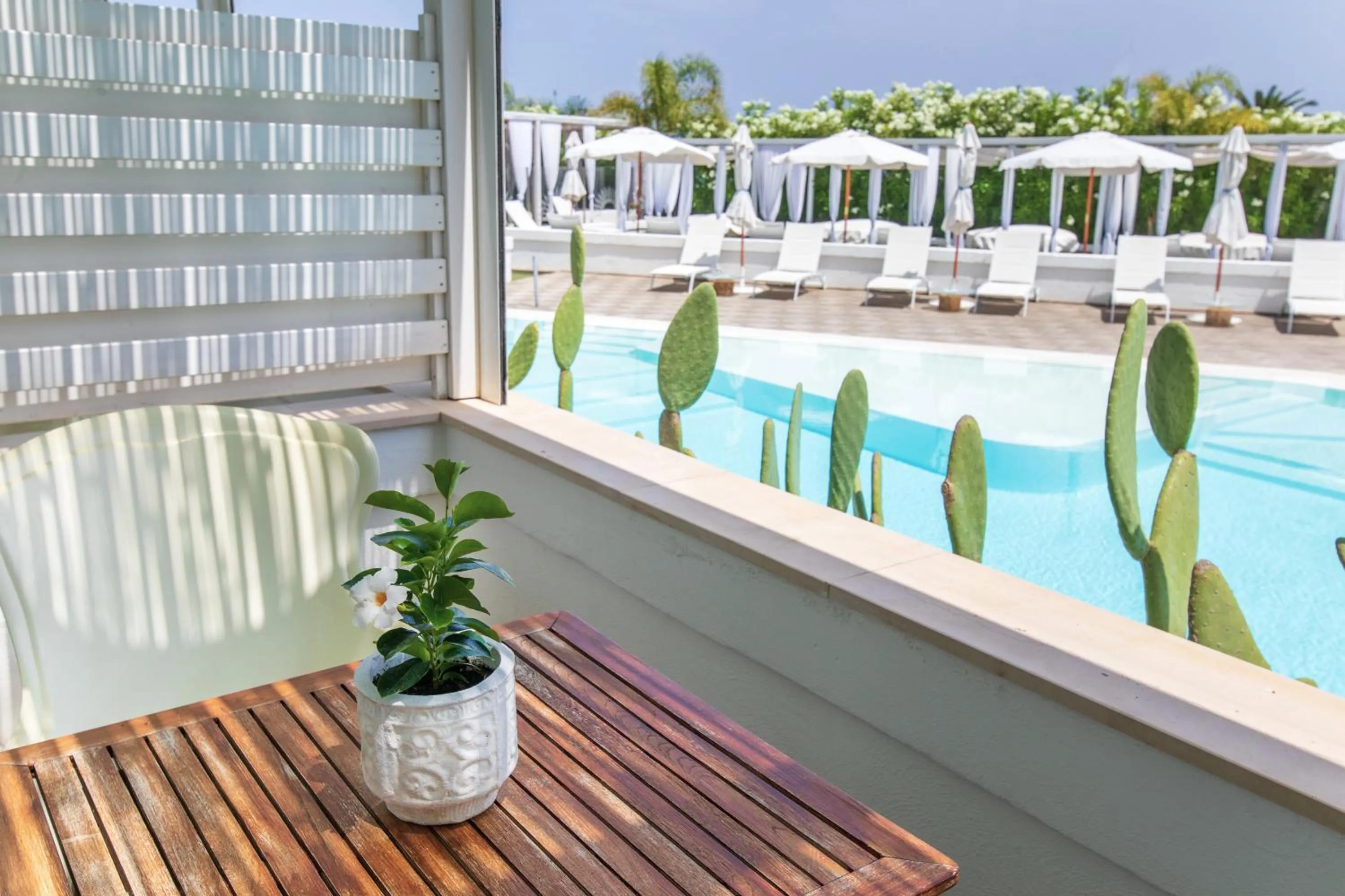 Patio in Bianco Riccio Suite Hotel