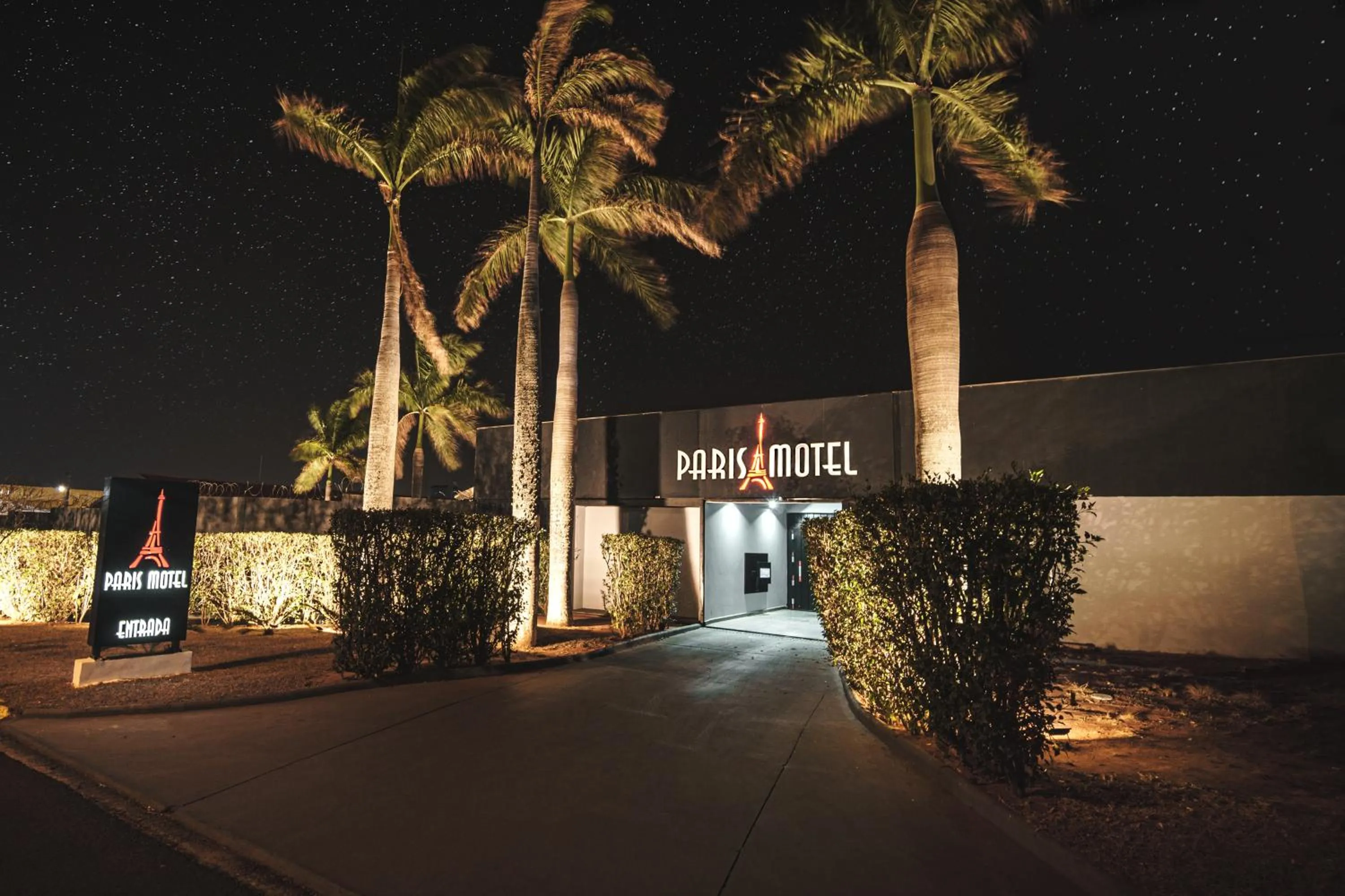 Facade/entrance in Paris Motel