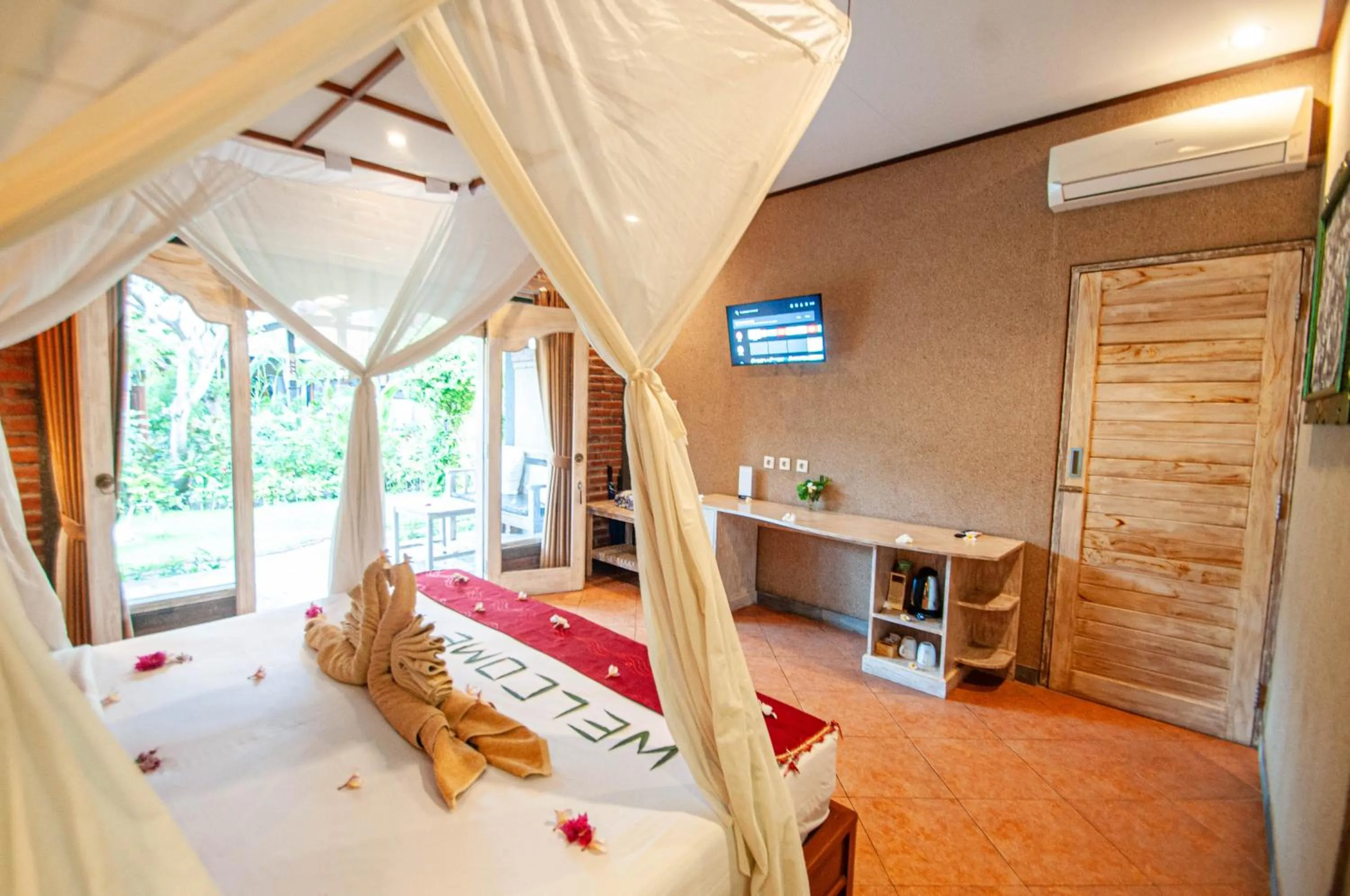 TV and multimedia, Bed in Kubuku Eco Dive Lodge and Yoga