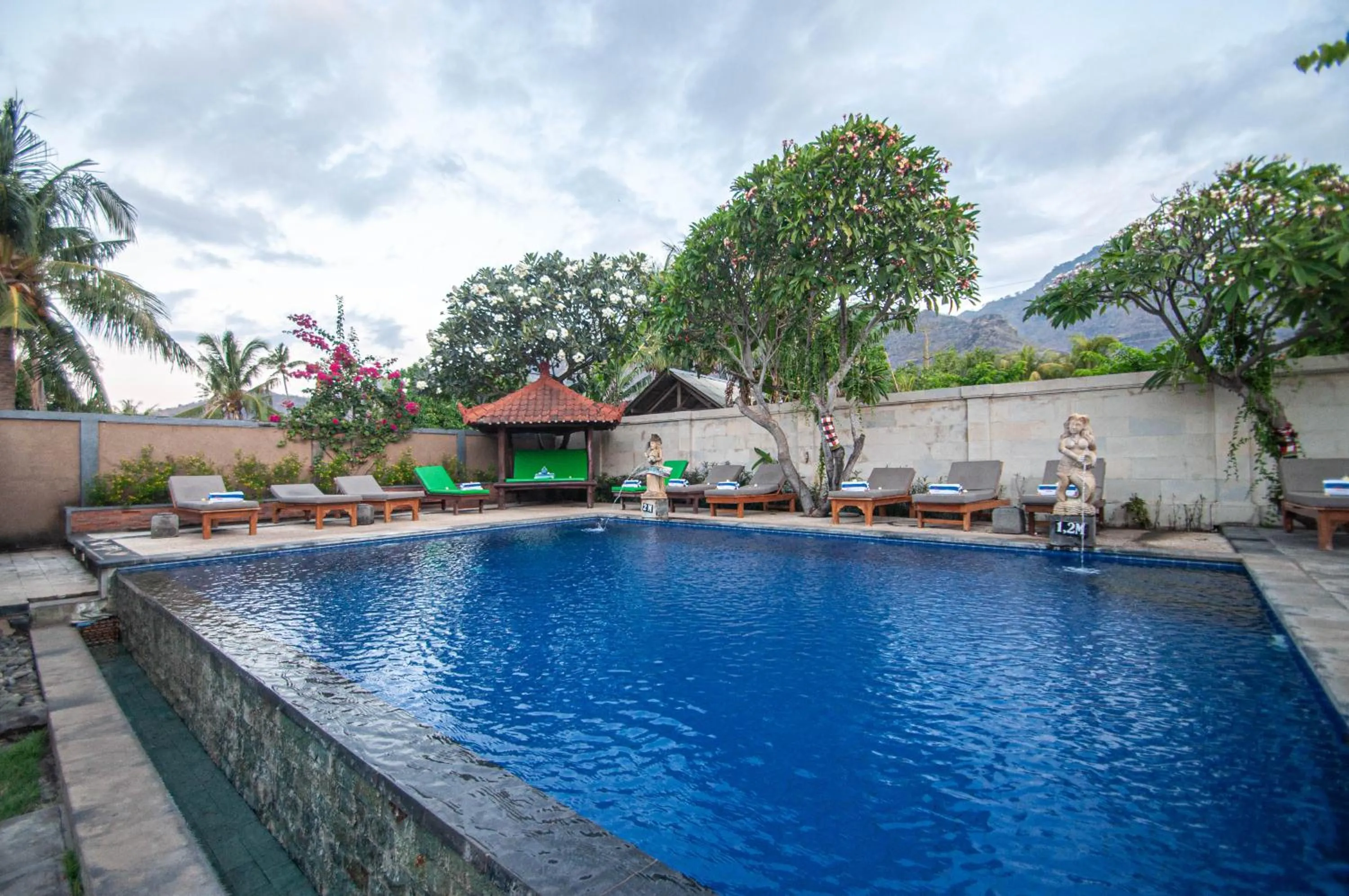 Swimming pool in Kubuku Eco Dive Lodge and Yoga