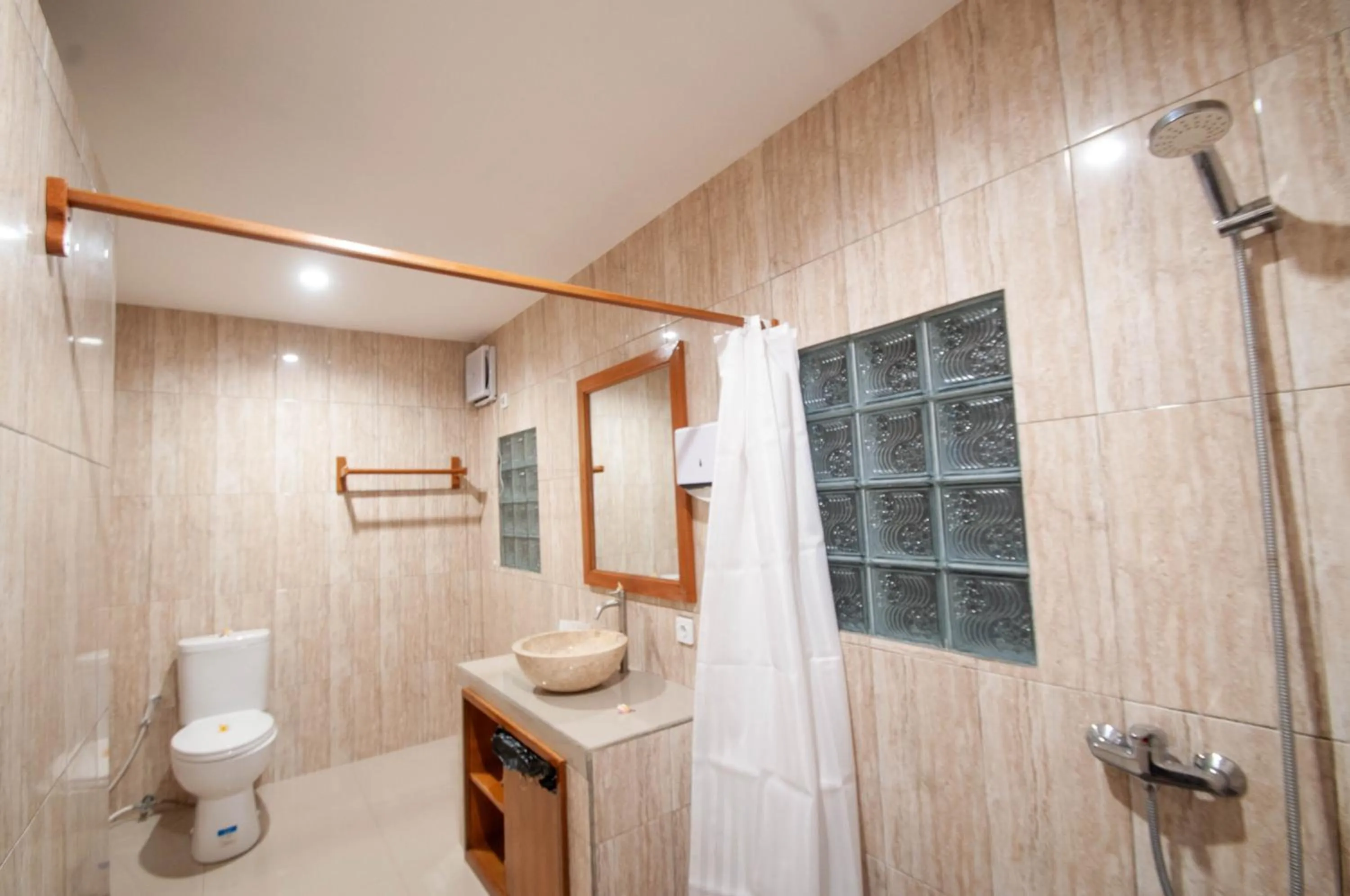 Toilet in Kubuku Eco Dive Lodge and Yoga