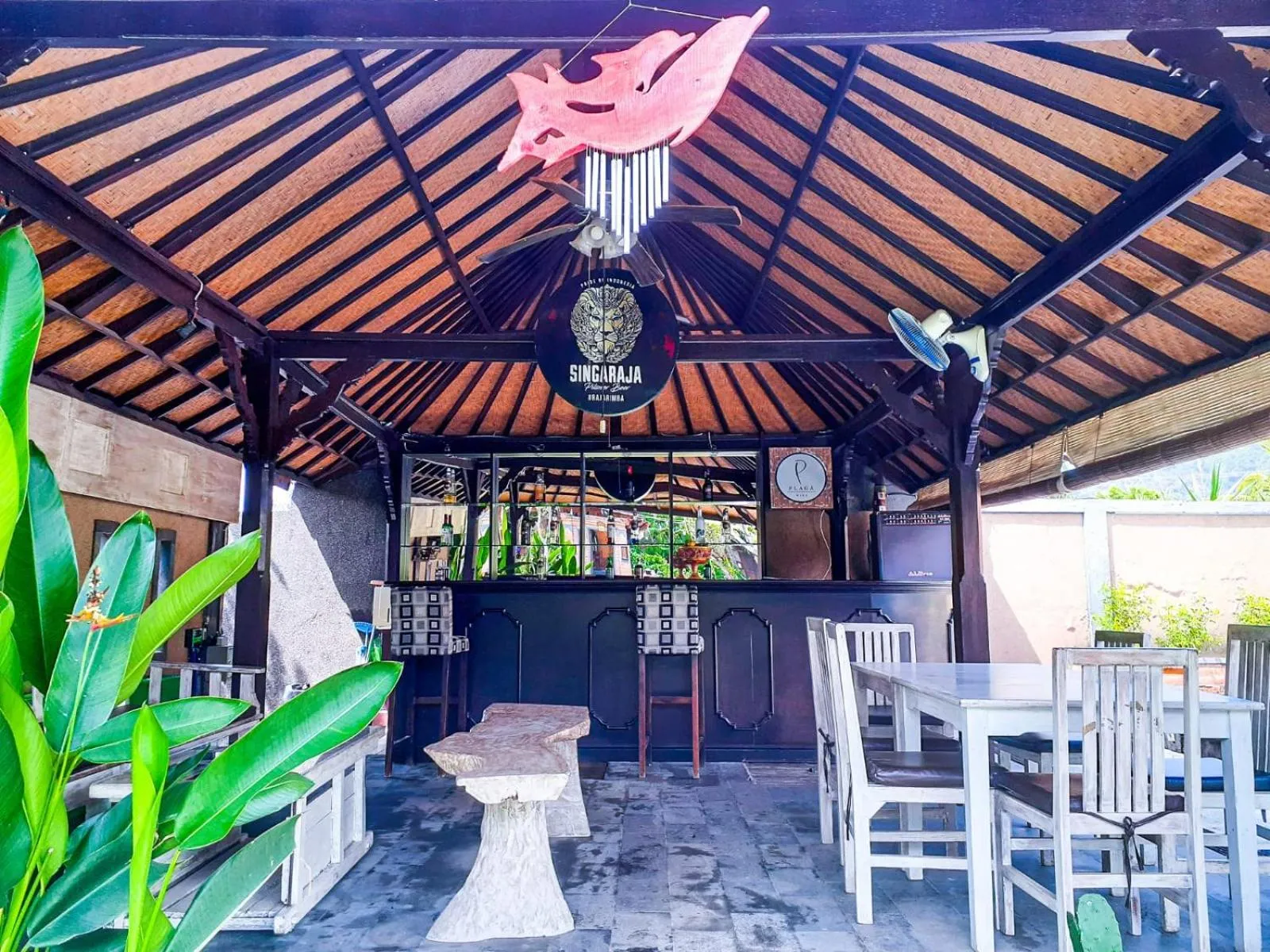 oven in Kubuku Eco Dive Lodge and Yoga