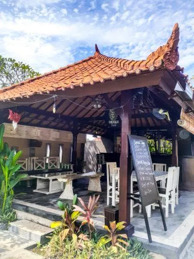 oven in Kubuku Eco Dive Lodge and Yoga