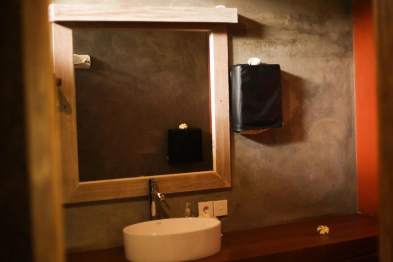 Bathroom in Kubuku Eco Dive Lodge and Yoga