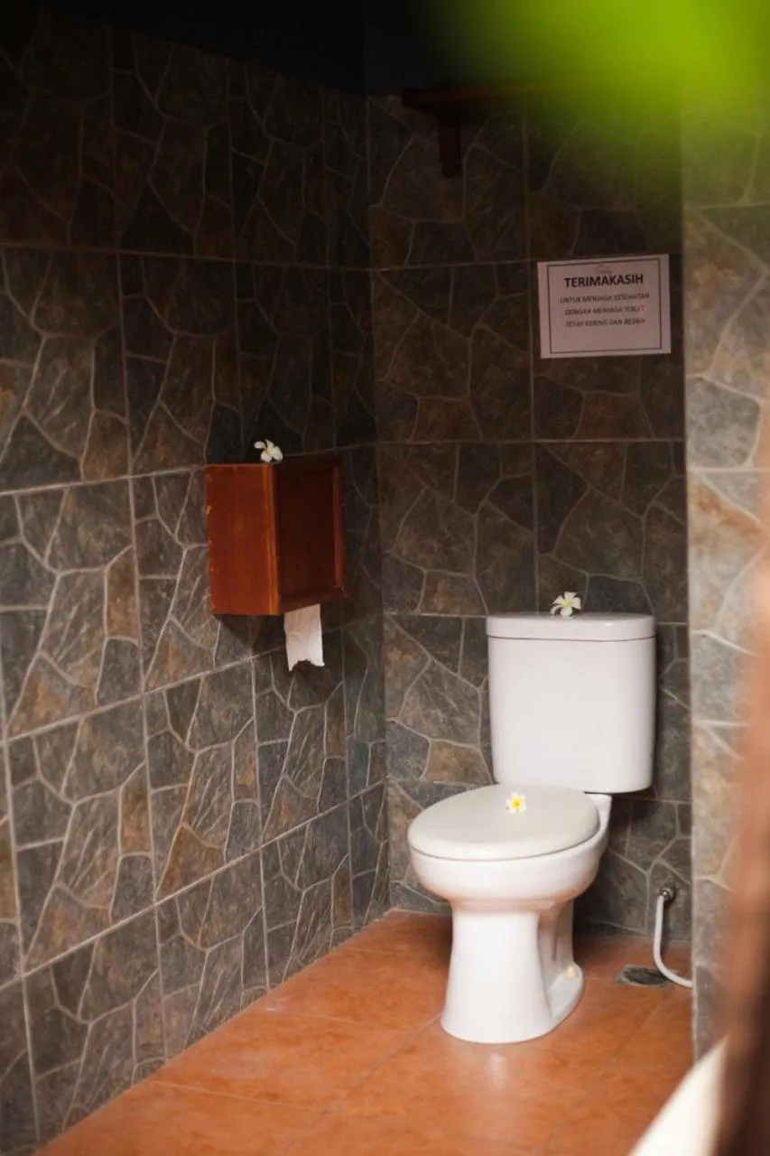 Bathroom in Kubuku Eco Dive Lodge and Yoga
