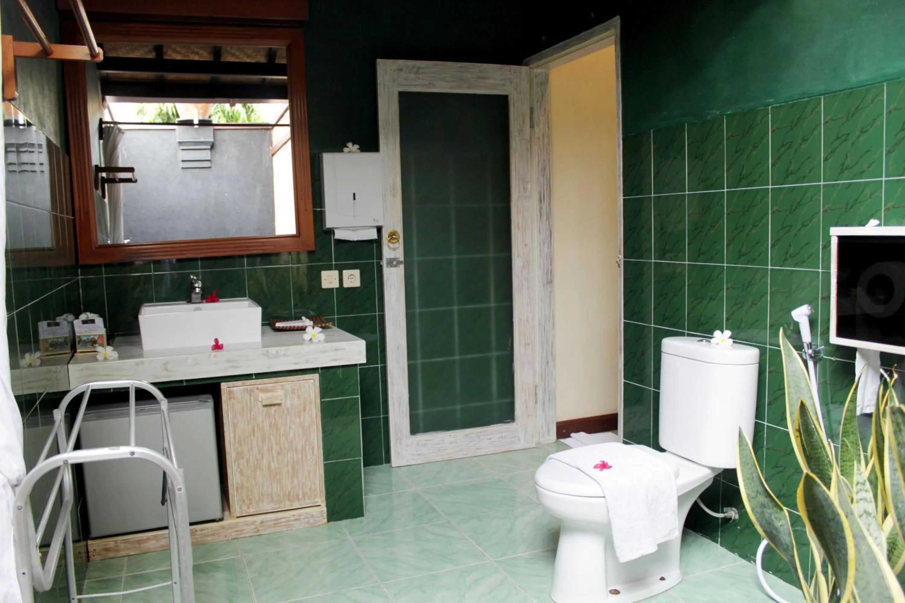 Bathroom in Kubuku Eco Dive Lodge and Yoga