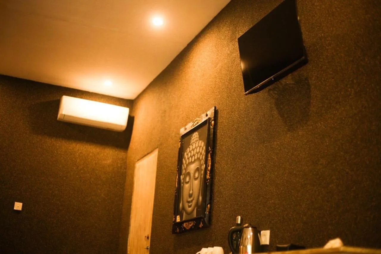 TV and multimedia in Kubuku Eco Dive Lodge and Yoga