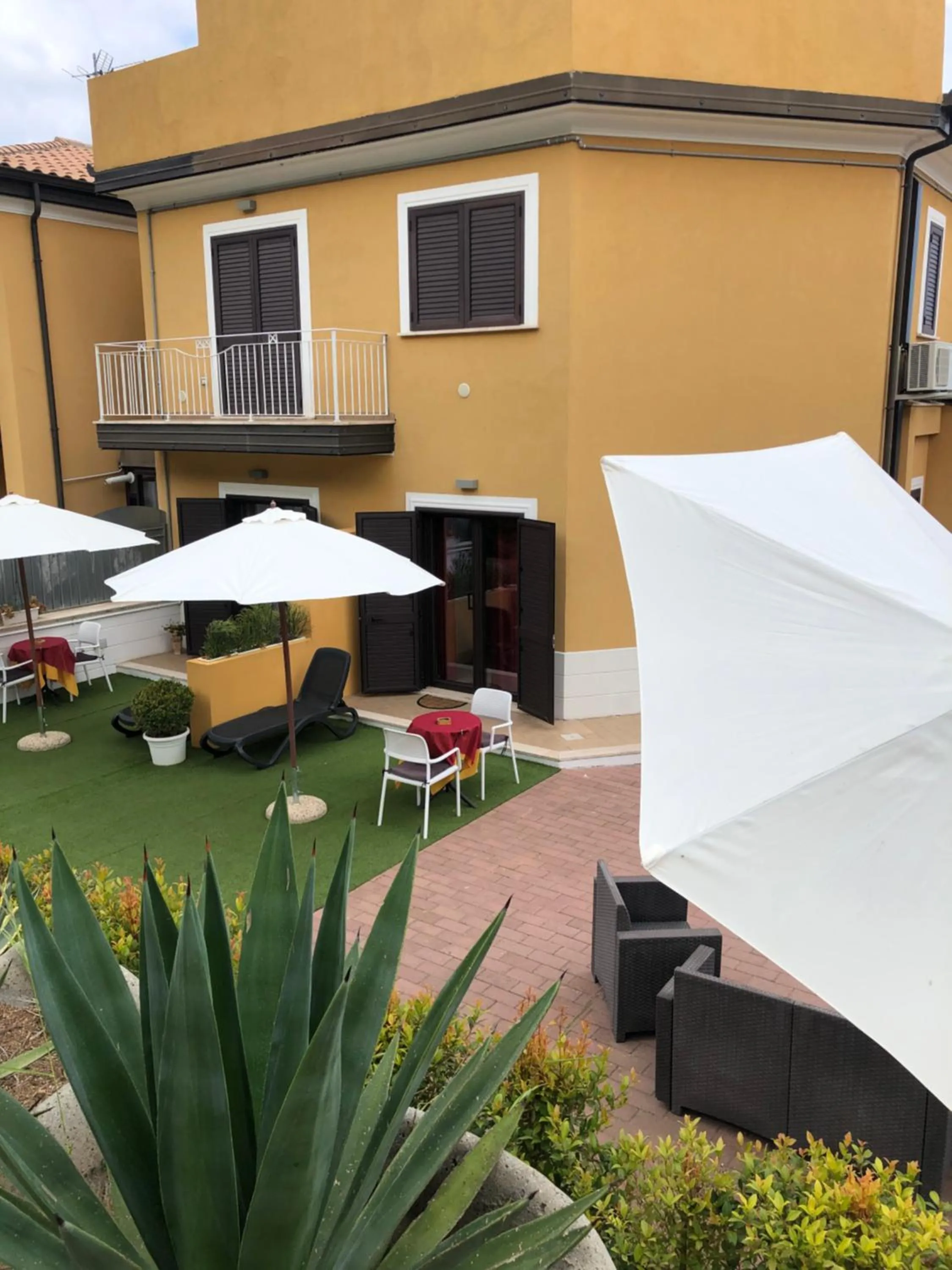 Patio in Residenza De luca B&B