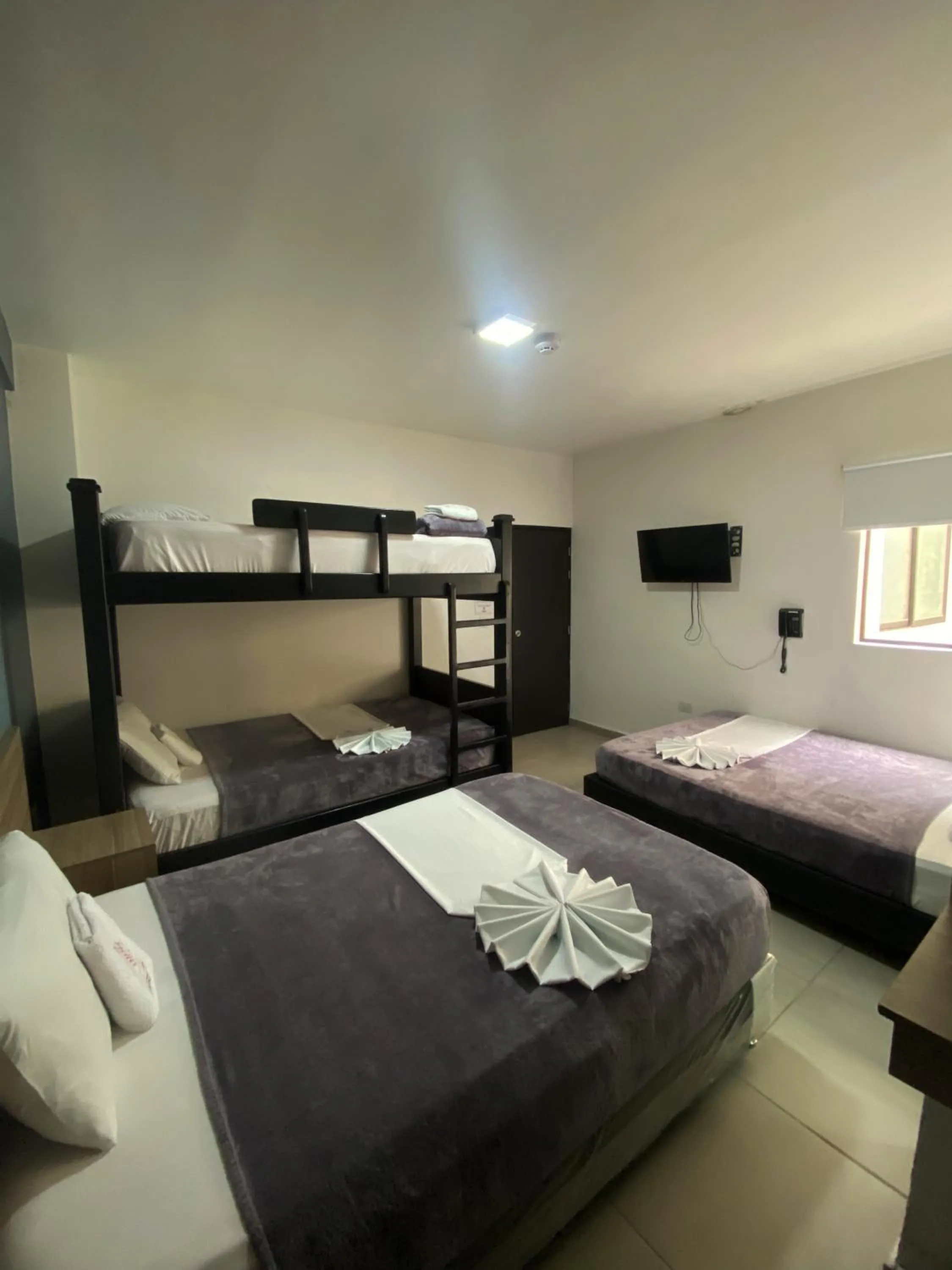 Hotel America 52