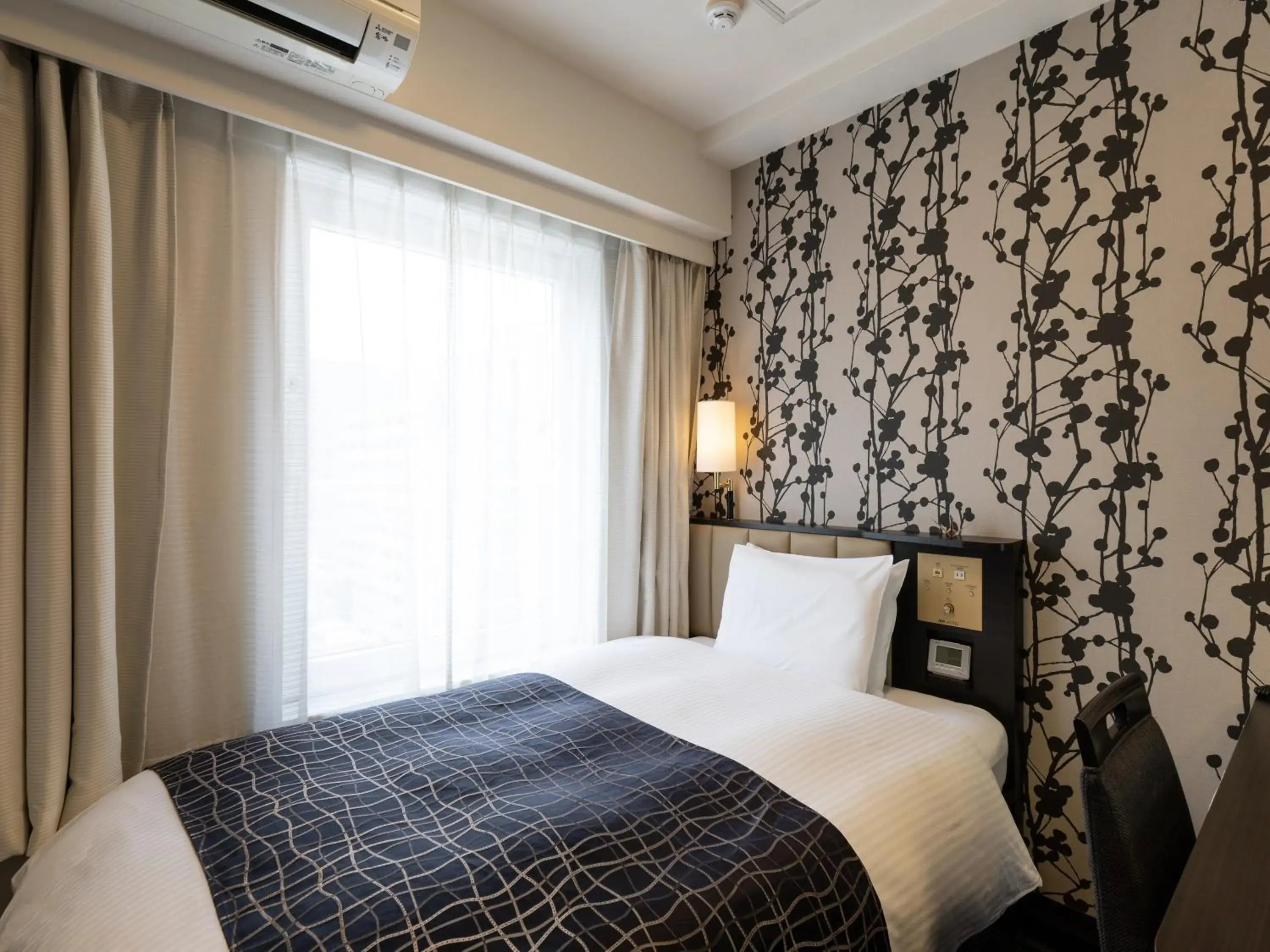 Photo of the whole room, Bed in APA Hotel Kobe Sannomiya Photo of the whole room, Bed in APA Hotel Kobe Sannomiya