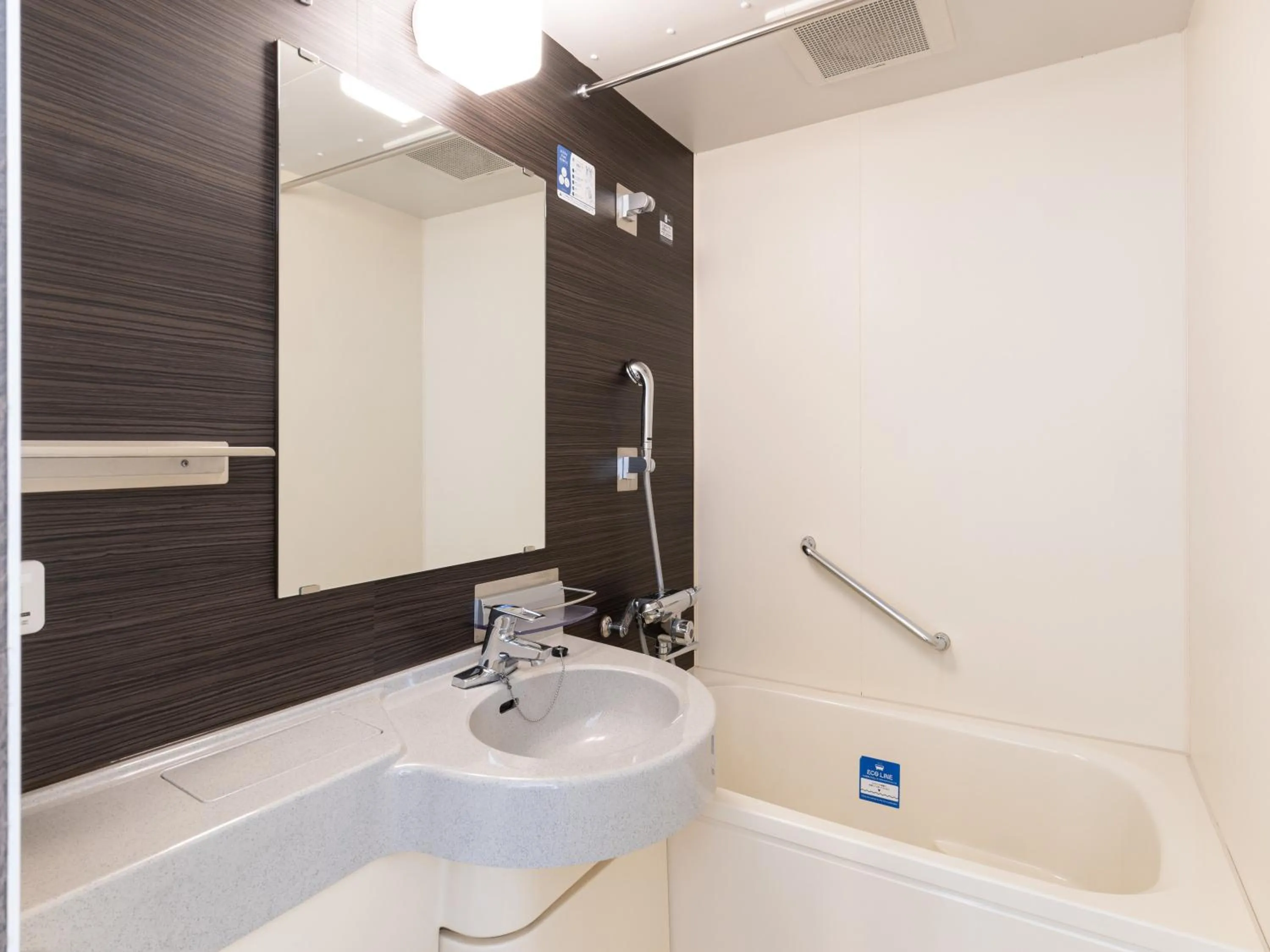 Shower in APA Hotel Kobe Sannomiya