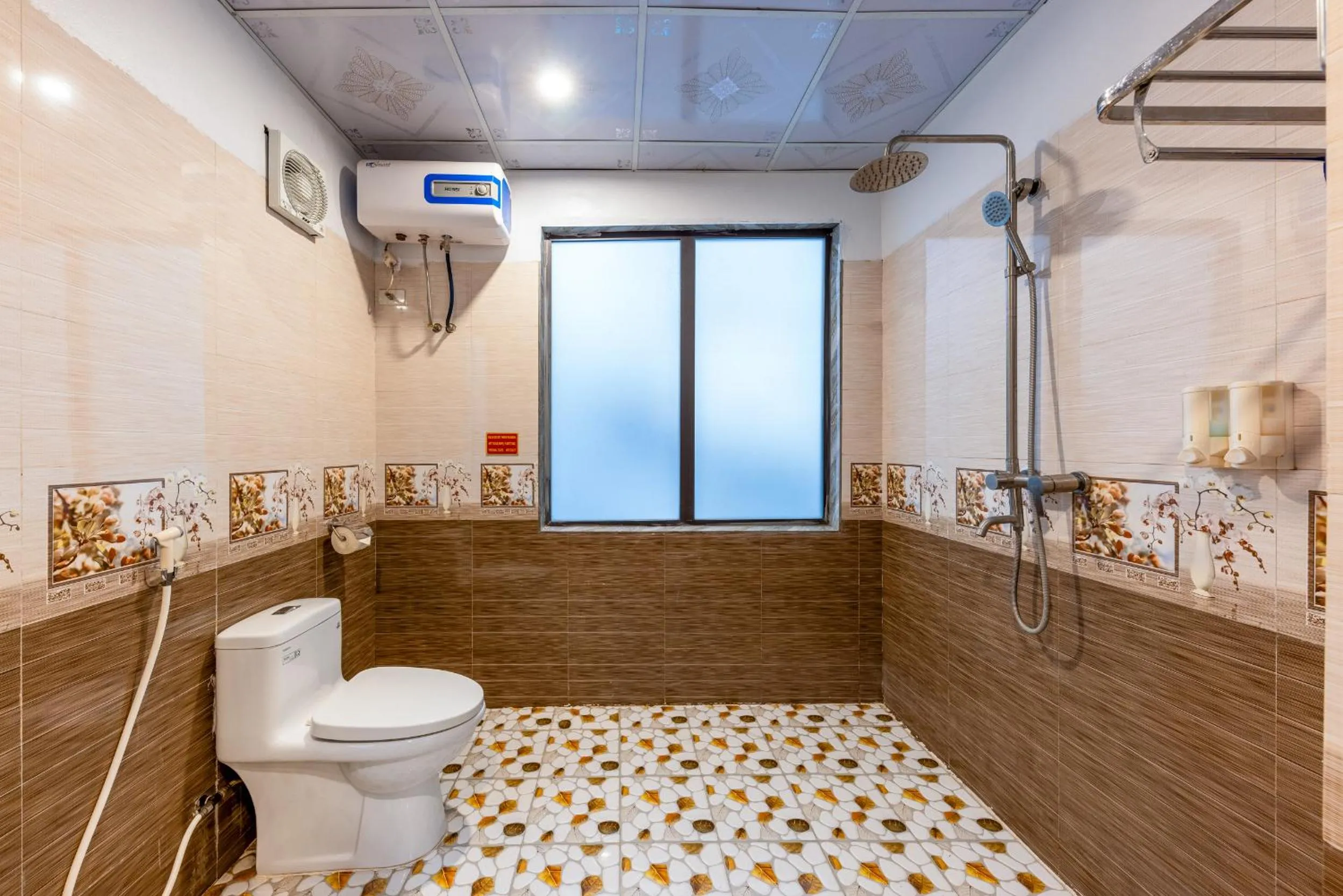 Shower in Trang An Spring Garden Homestay