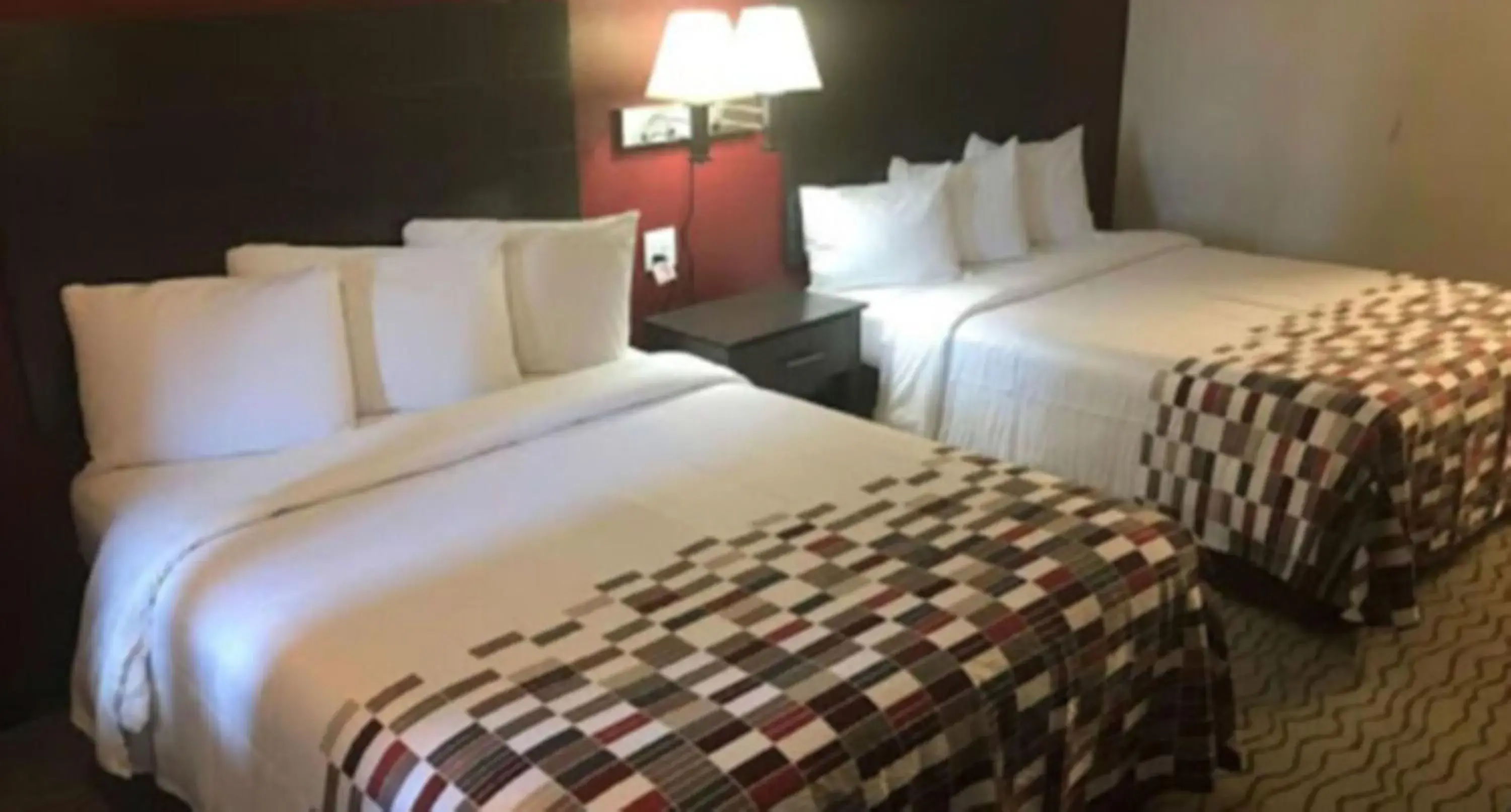 Bedroom, Bed in American Inn Bedroom, Bed in American Inn