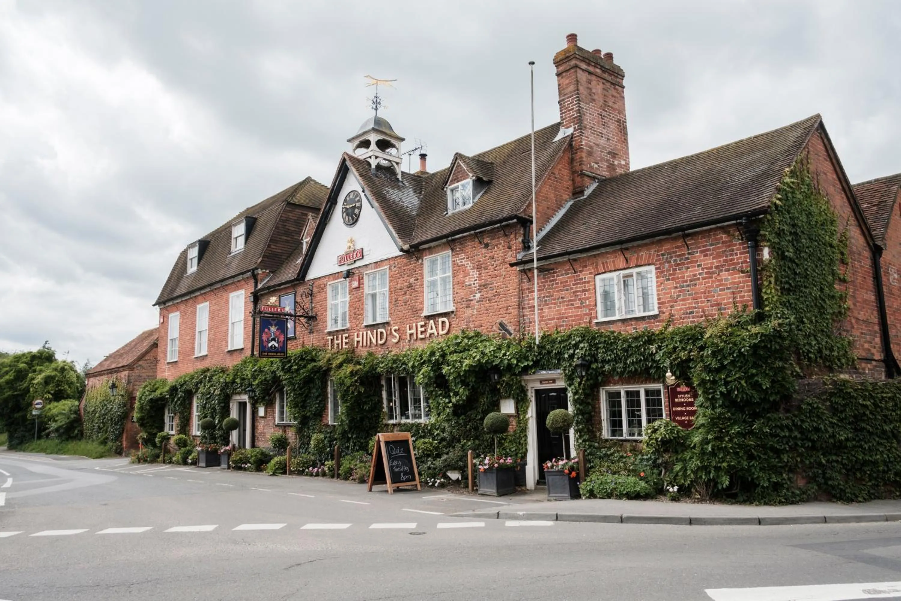Facade/entrance in Hinds Head
