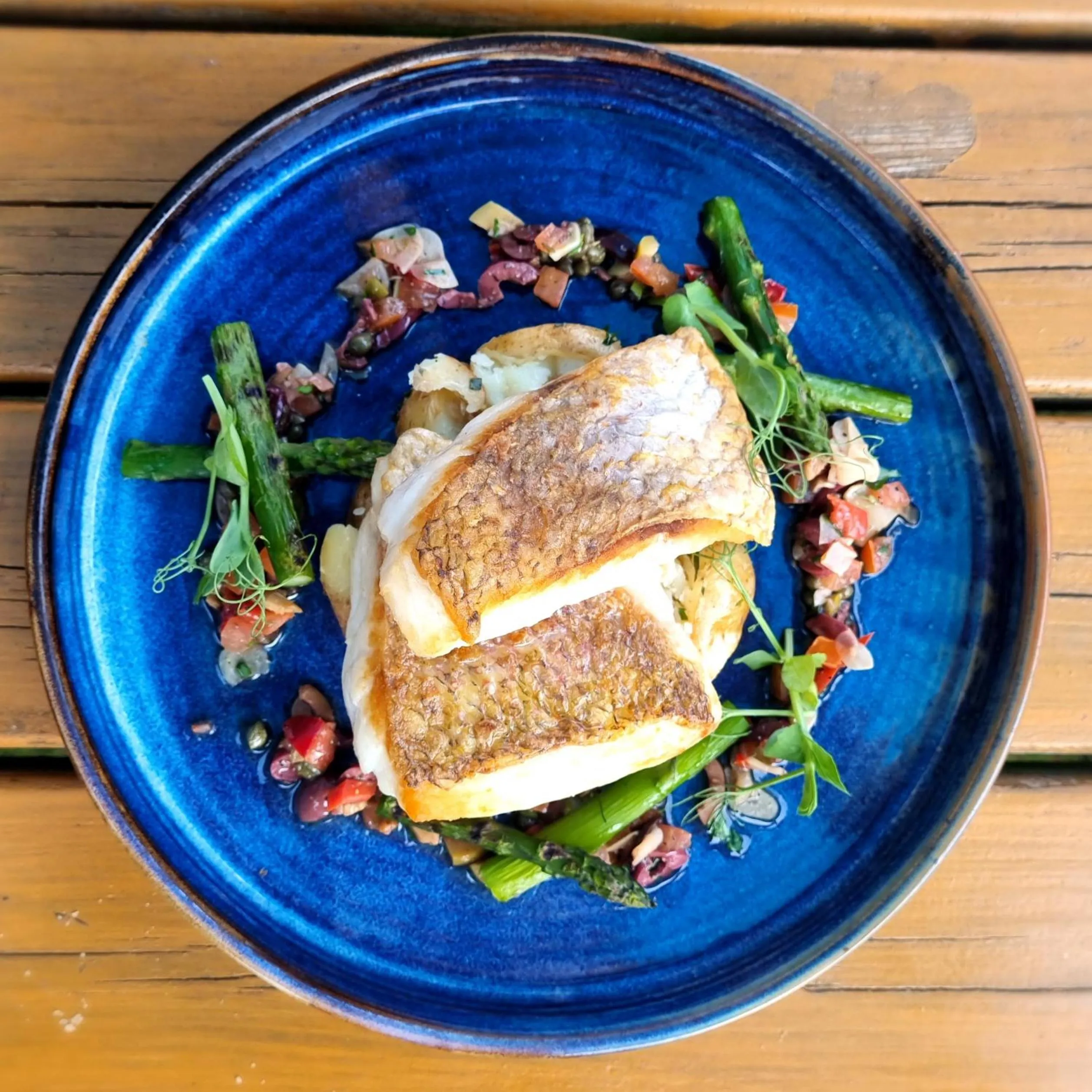 Food and drinks in Hinds Head